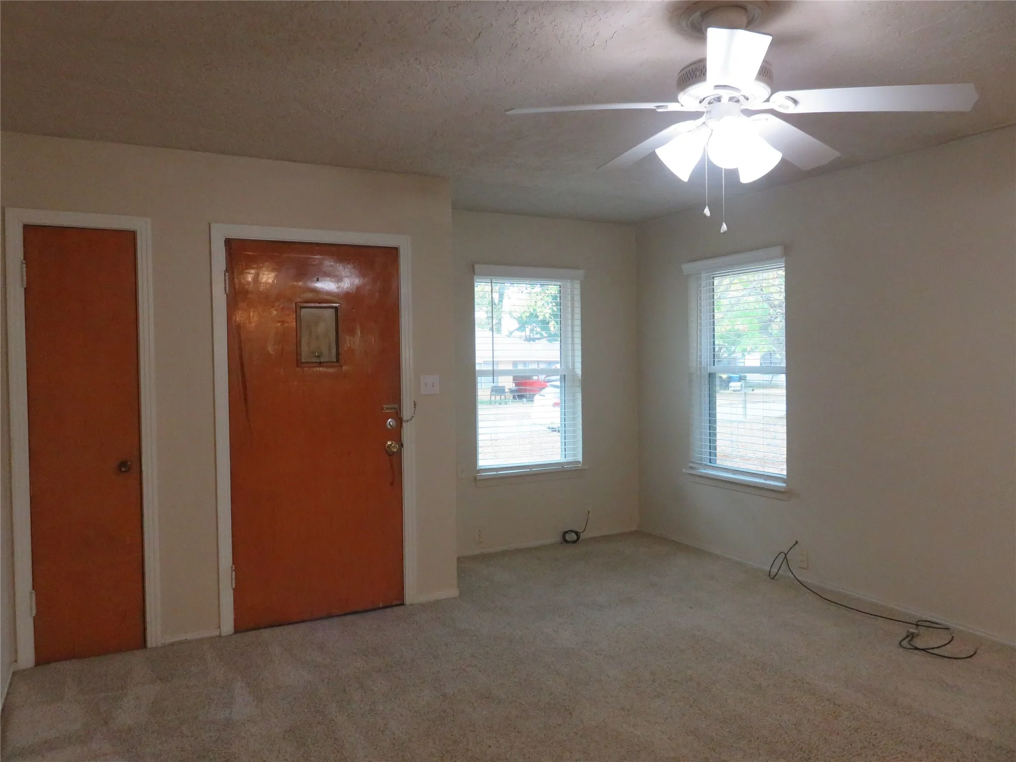Single Family Residence For Rent in Grayson County , 725 W Bullock Street, Denison, Texas 75020, 3 Bedroom, 2 Bathroom, Garage spaces, 1,382 Sqft, built in 1953, mls#21383444, Real Estate Agent in Denison, Homes For Rent in Grayson county, Homes For Rent in Denison, Realtor in Denison Texas, Real Estate Brokerage Independent Realty Texas, Luminita Cordes Realtor