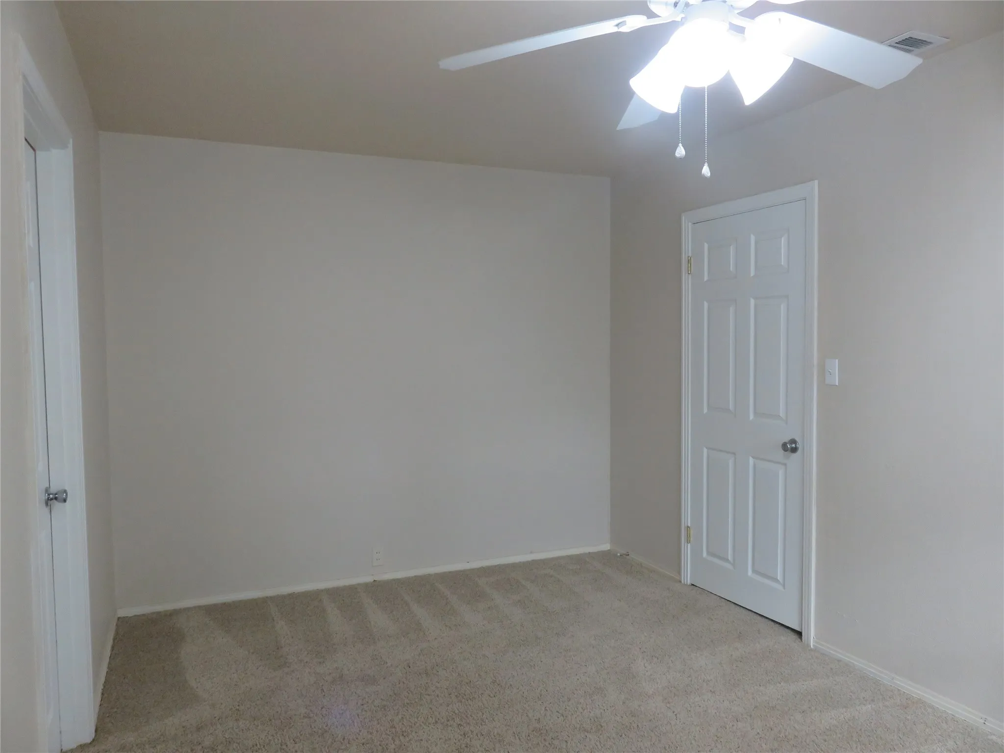 Single Family Residence For Rent in Grayson County , 725 W Bullock Street, Denison, Texas 75020, 3 Bedroom, 2 Bathroom, Garage spaces, 1,382 Sqft, built in 1953, mls#21383444, Real Estate Agent in Denison, Homes For Rent in Grayson county, Homes For Rent in Denison, Realtor in Denison Texas, Real Estate Brokerage Independent Realty Texas, Luminita Cordes Realtor