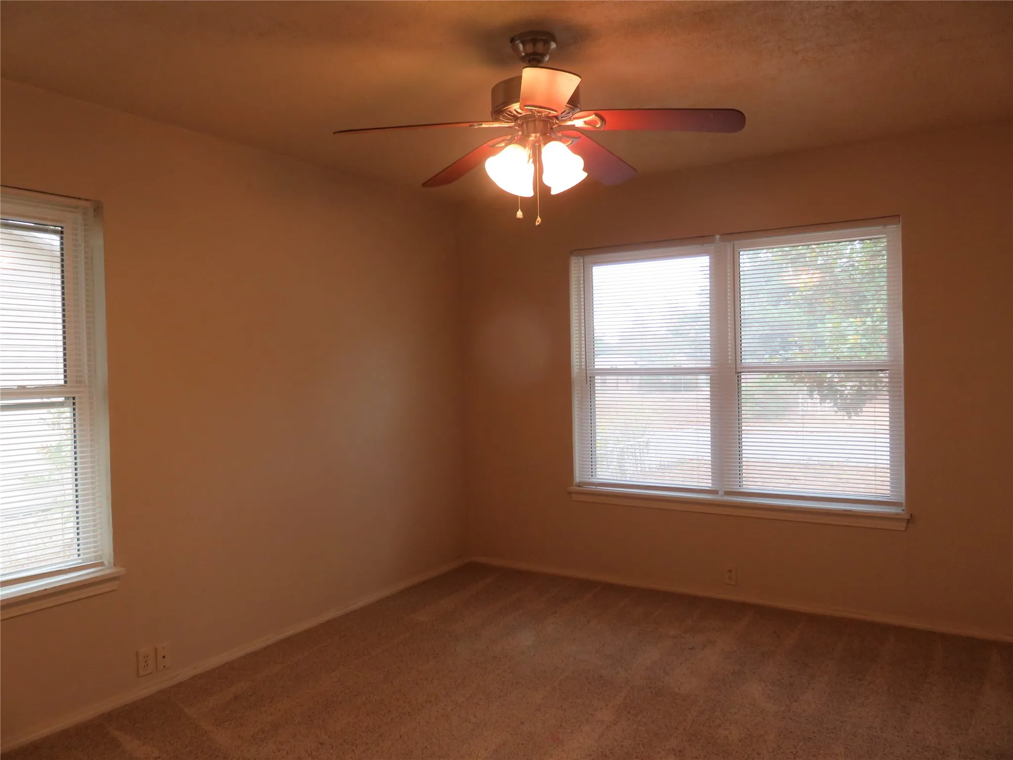 Single Family Residence For Rent in Grayson County , 725 W Bullock Street, Denison, Texas 75020, 3 Bedroom, 2 Bathroom, Garage spaces, 1,382 Sqft, built in 1953, mls#21383444, Real Estate Agent in Denison, Homes For Rent in Grayson county, Homes For Rent in Denison, Realtor in Denison Texas, Real Estate Brokerage Independent Realty Texas, Luminita Cordes Realtor