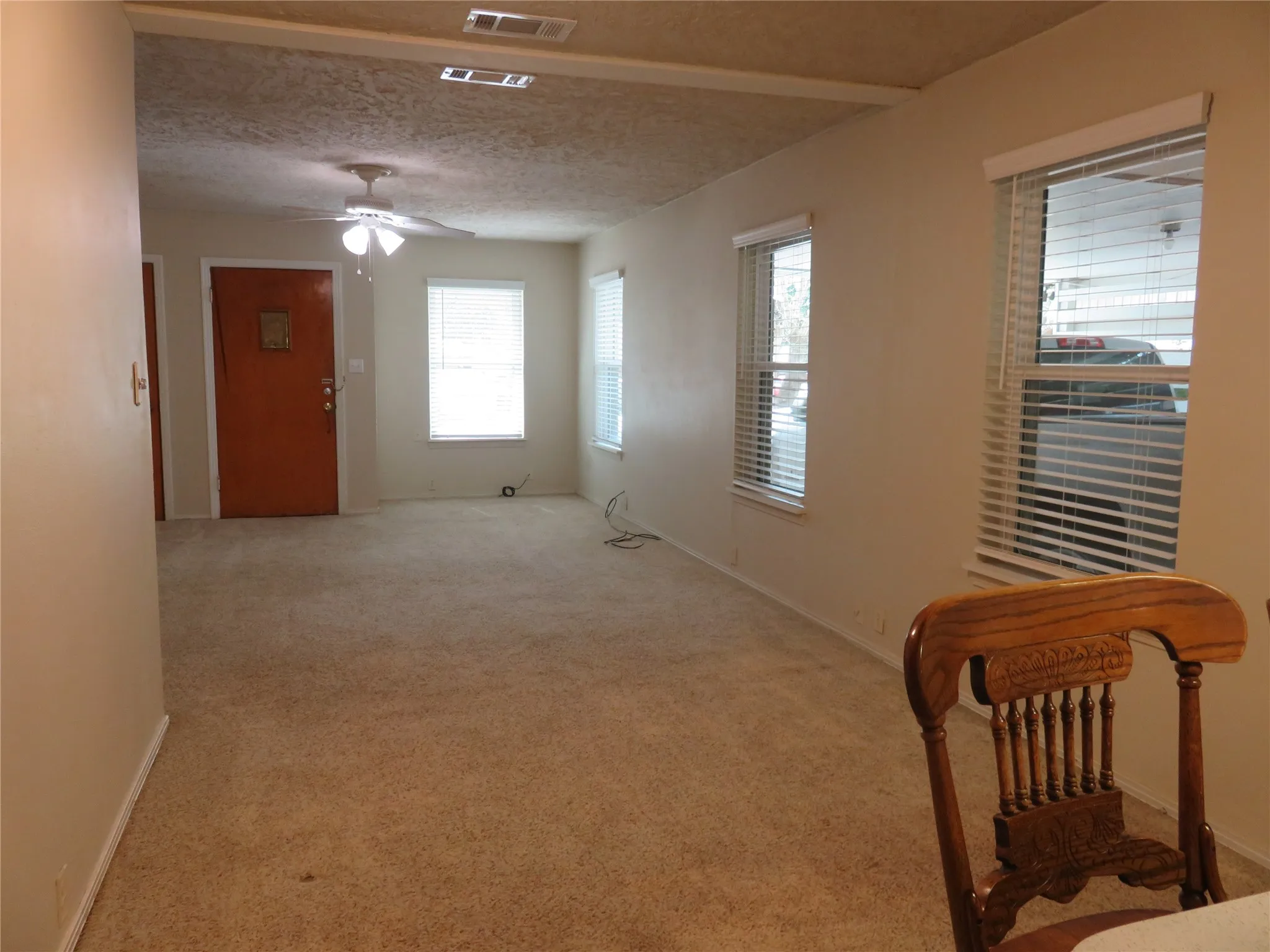 Single Family Residence For Rent in Grayson County , 725 W Bullock Street, Denison, Texas 75020, 3 Bedroom, 2 Bathroom, Garage spaces, 1,382 Sqft, built in 1953, mls#21383444, Real Estate Agent in Denison, Homes For Rent in Grayson county, Homes For Rent in Denison, Realtor in Denison Texas, Real Estate Brokerage Independent Realty Texas, Luminita Cordes Realtor