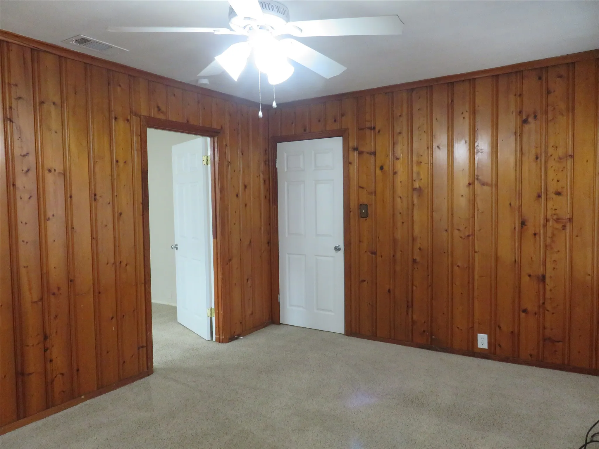 Single Family Residence For Rent in Grayson County , 725 W Bullock Street, Denison, Texas 75020, 3 Bedroom, 2 Bathroom, Garage spaces, 1,382 Sqft, built in 1953, mls#21383444, Real Estate Agent in Denison, Homes For Rent in Grayson county, Homes For Rent in Denison, Realtor in Denison Texas, Real Estate Brokerage Independent Realty Texas, Luminita Cordes Realtor