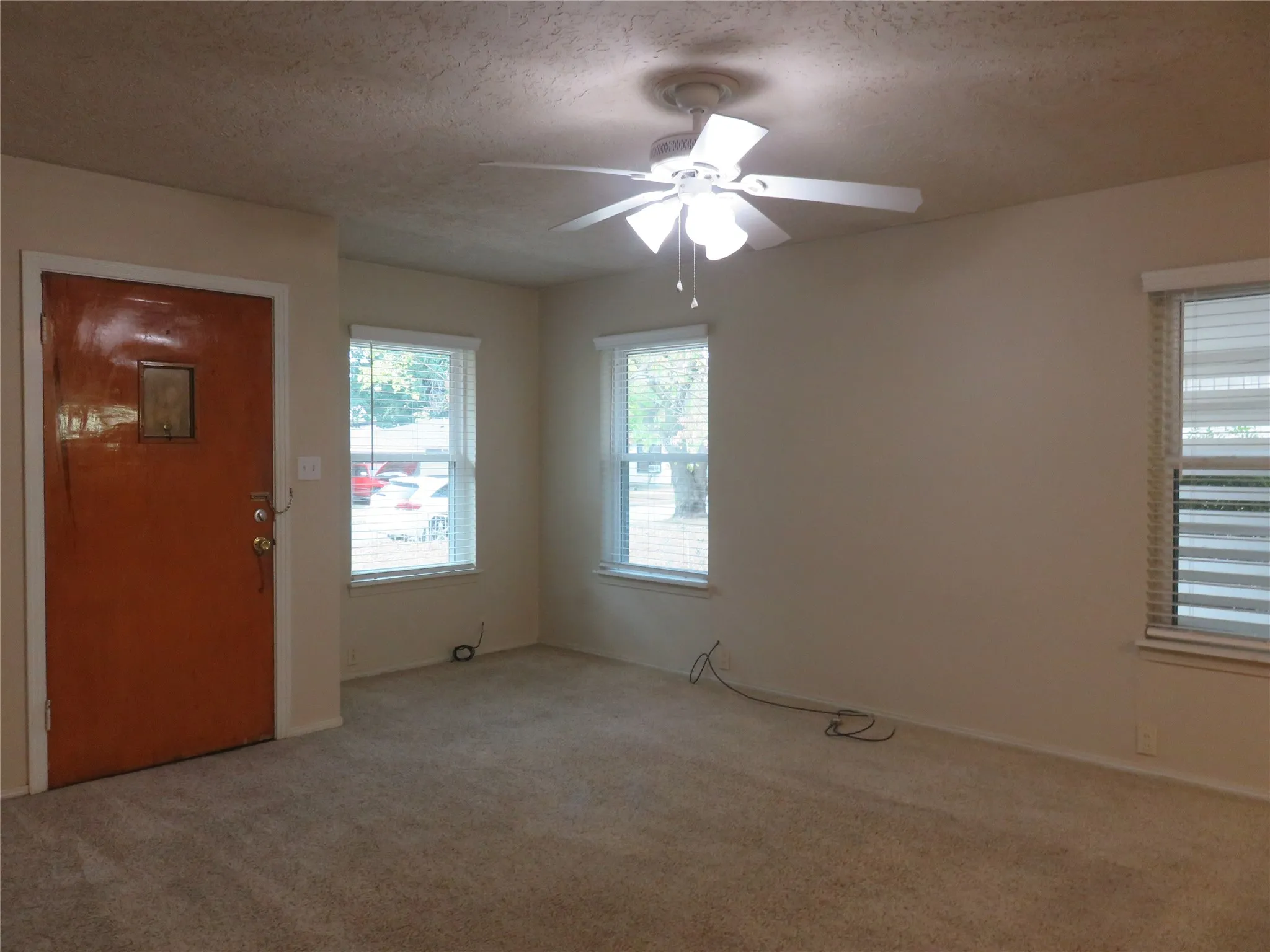 Single Family Residence For Rent in Grayson County , 725 W Bullock Street, Denison, Texas 75020, 3 Bedroom, 2 Bathroom, Garage spaces, 1,382 Sqft, built in 1953, mls#21383444, Real Estate Agent in Denison, Homes For Rent in Grayson county, Homes For Rent in Denison, Realtor in Denison Texas, Real Estate Brokerage Independent Realty Texas, Luminita Cordes Realtor