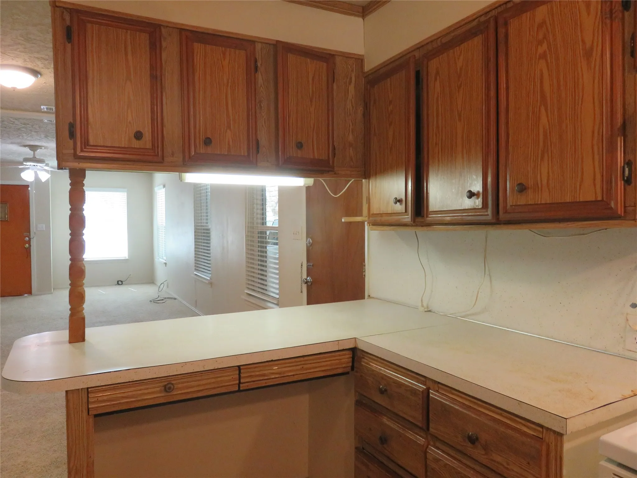 Single Family Residence For Rent in Grayson County , 725 W Bullock Street, Denison, Texas 75020, 3 Bedroom, 2 Bathroom, Garage spaces, 1,382 Sqft, built in 1953, mls#21383444, Real Estate Agent in Denison, Homes For Rent in Grayson county, Homes For Rent in Denison, Realtor in Denison Texas, Real Estate Brokerage Independent Realty Texas, Luminita Cordes Realtor