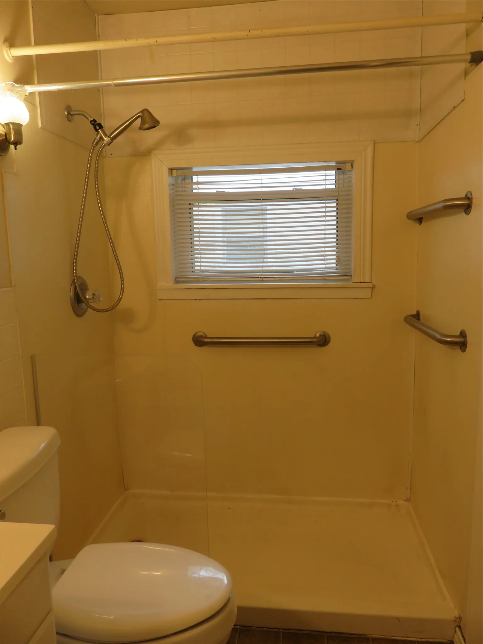 Single Family Residence For Rent in Grayson County , 725 W Bullock Street, Denison, Texas 75020, 3 Bedroom, 2 Bathroom, Garage spaces, 1,382 Sqft, built in 1953, mls#21383444, Real Estate Agent in Denison, Homes For Rent in Grayson county, Homes For Rent in Denison, Realtor in Denison Texas, Real Estate Brokerage Independent Realty Texas, Luminita Cordes Realtor