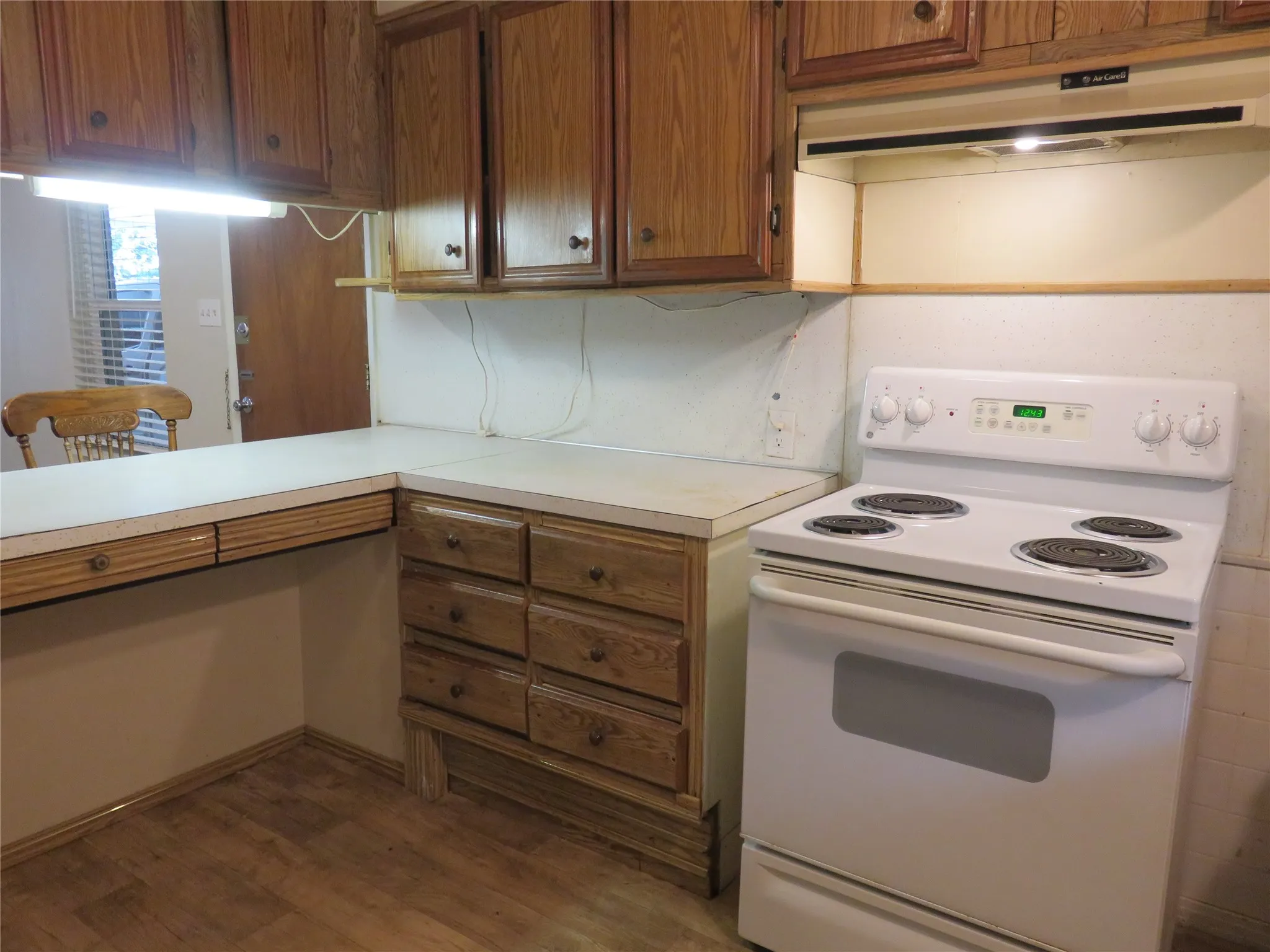 Single Family Residence For Rent in Grayson County , 725 W Bullock Street, Denison, Texas 75020, 3 Bedroom, 2 Bathroom, Garage spaces, 1,382 Sqft, built in 1953, mls#21383444, Real Estate Agent in Denison, Homes For Rent in Grayson county, Homes For Rent in Denison, Realtor in Denison Texas, Real Estate Brokerage Independent Realty Texas, Luminita Cordes Realtor