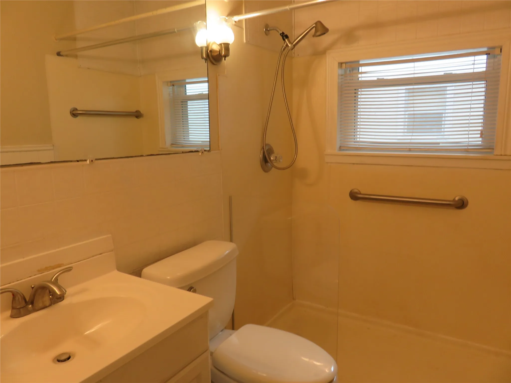Single Family Residence For Rent in Grayson County , 725 W Bullock Street, Denison, Texas 75020, 3 Bedroom, 2 Bathroom, Garage spaces, 1,382 Sqft, built in 1953, mls#21383444, Real Estate Agent in Denison, Homes For Rent in Grayson county, Homes For Rent in Denison, Realtor in Denison Texas, Real Estate Brokerage Independent Realty Texas, Luminita Cordes Realtor