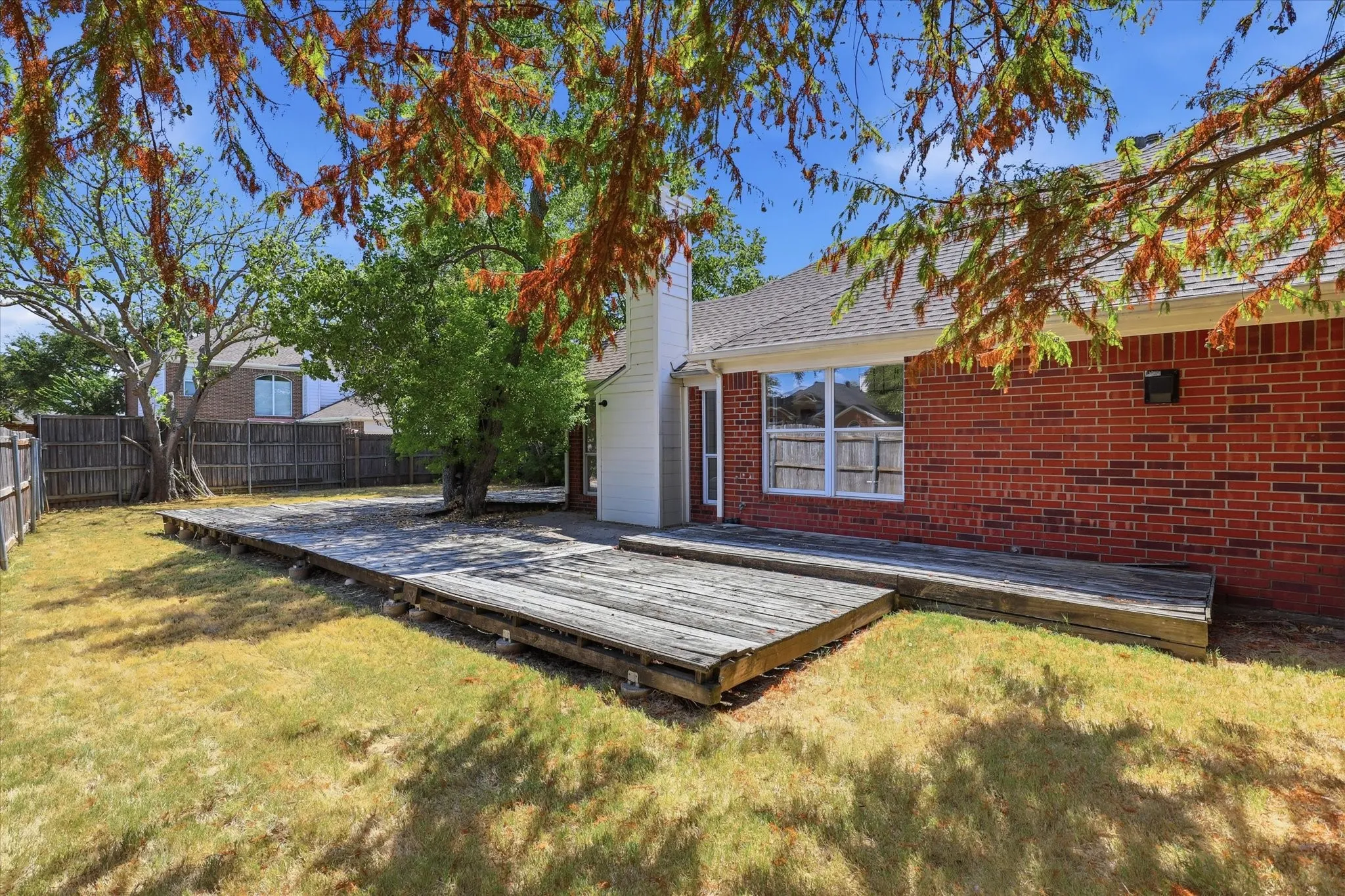 Single Family Residence For Sale in Denton County , 1269 Winston Drive, Lewisville, Texas 75077, 4 Bedroom, 2 Bathroom, 2 Garage spaces, 2,069 Sqft, built in 1998, mls#21382831, Real Estate Agent in Lewisville, Homes For Sale in Denton county, Homes For Sale in Lewisville, Realtor in Lewisville Texas, Real Estate Brokerage Independent Realty Texas, Luminita Cordes Realtor