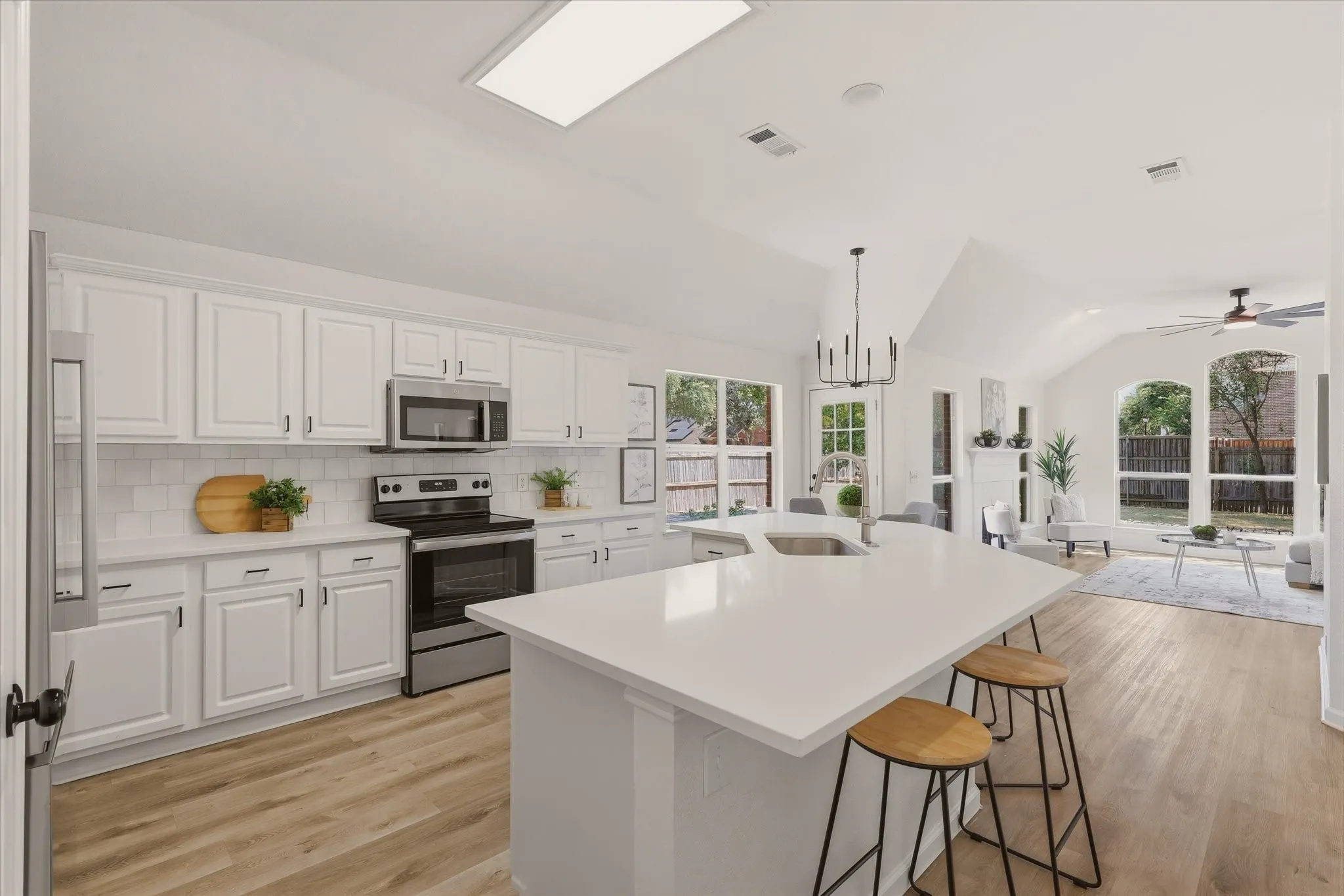 Single Family Residence For Sale in Denton County , 1269 Winston Drive, Lewisville, Texas 75077, 4 Bedroom, 2 Bathroom, 2 Garage spaces, 2,069 Sqft, built in 1998, mls#21382831, Real Estate Agent in Lewisville, Homes For Sale in Denton county, Homes For Sale in Lewisville, Realtor in Lewisville Texas, Real Estate Brokerage Independent Realty Texas, Luminita Cordes Realtor