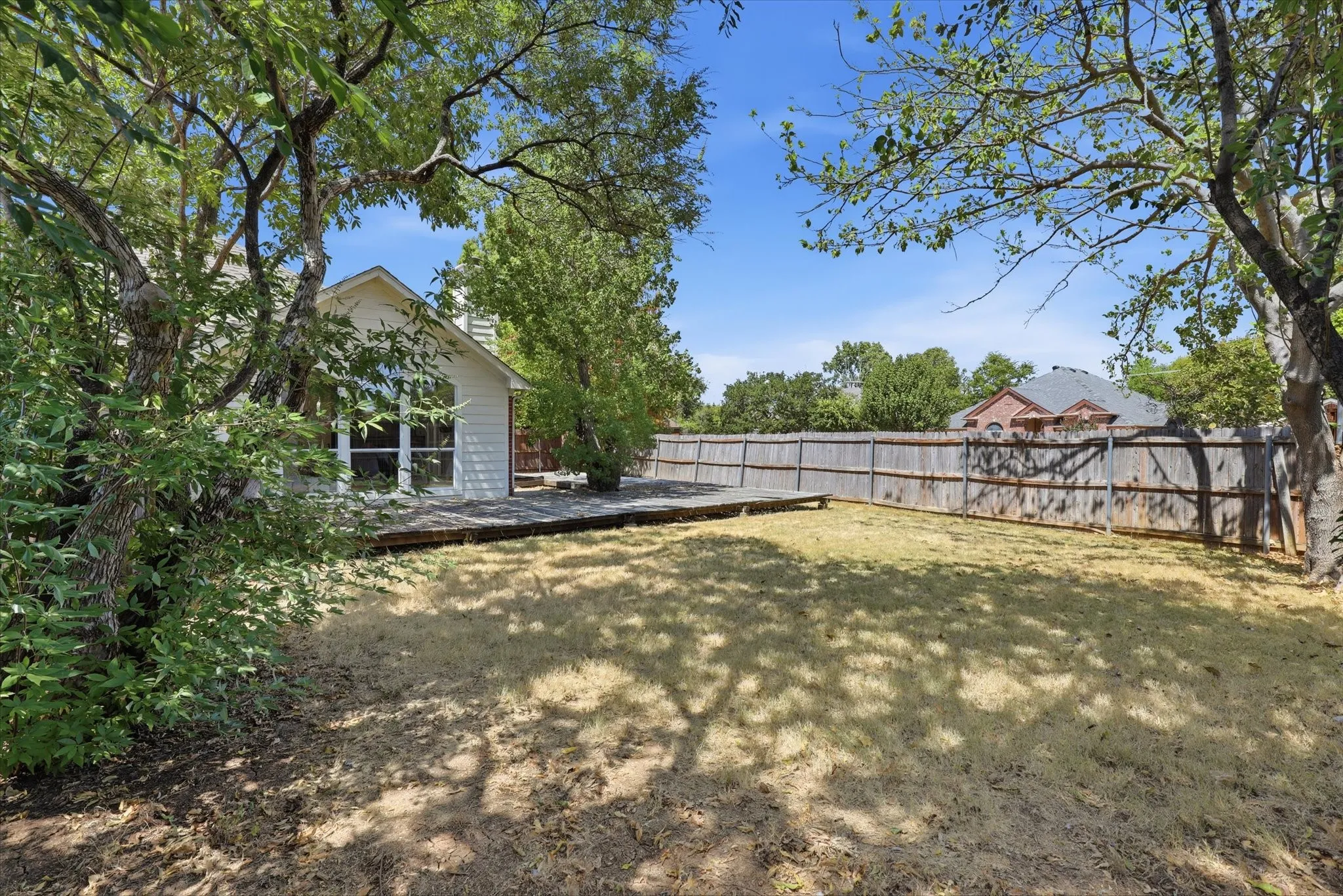 Single Family Residence For Sale in Denton County , 1269 Winston Drive, Lewisville, Texas 75077, 4 Bedroom, 2 Bathroom, 2 Garage spaces, 2,069 Sqft, built in 1998, mls#21382831, Real Estate Agent in Lewisville, Homes For Sale in Denton county, Homes For Sale in Lewisville, Realtor in Lewisville Texas, Real Estate Brokerage Independent Realty Texas, Luminita Cordes Realtor