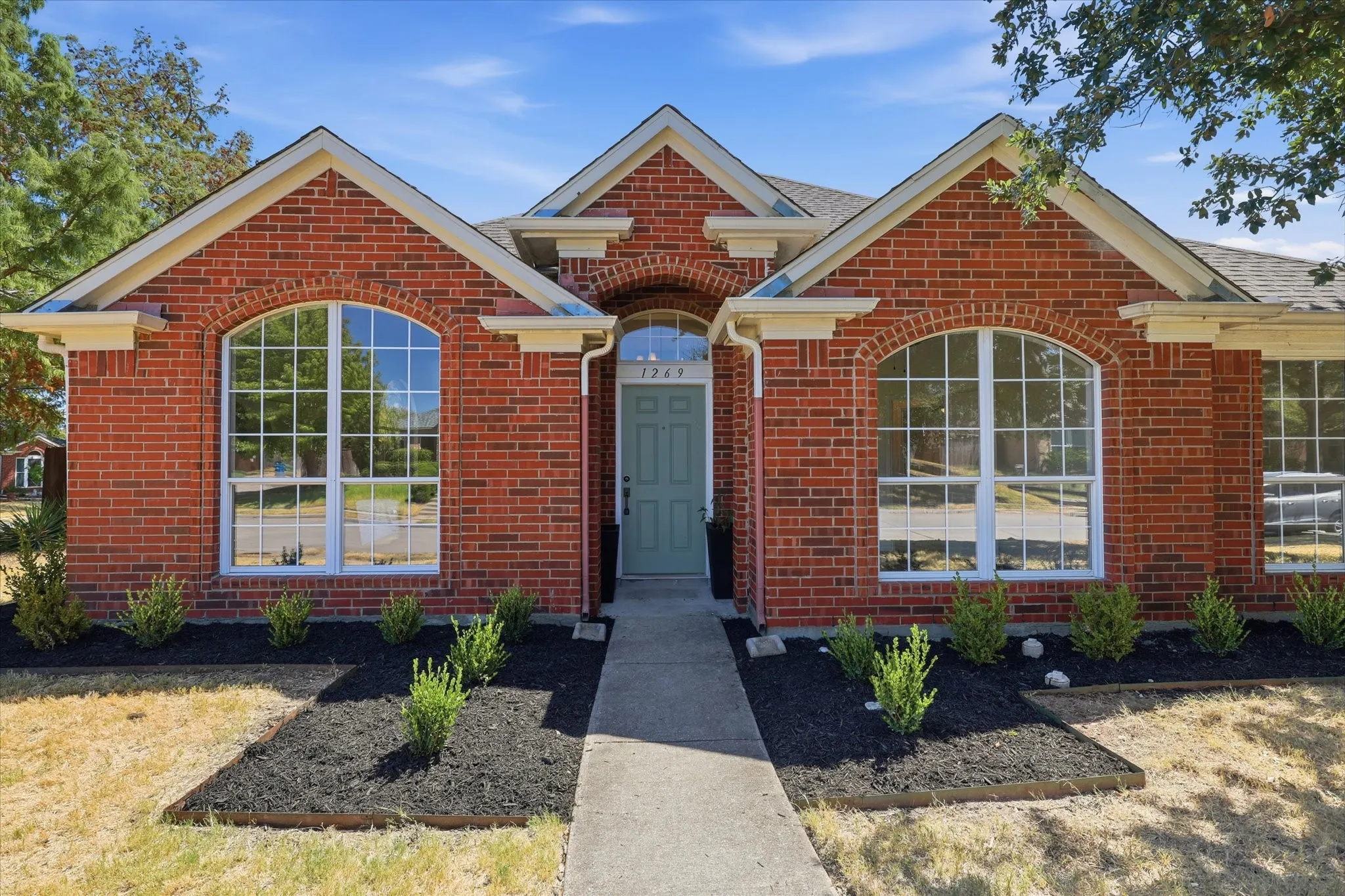 Single Family Residence For Sale in Denton County , 1269 Winston Drive, Lewisville, Texas 75077, 4 Bedroom, 2 Bathroom, 2 Garage spaces, 2,069 Sqft, built in 1998, mls#21382831, Real Estate Agent in Lewisville, Homes For Sale in Denton county, Homes For Sale in Lewisville, Realtor in Lewisville Texas, Real Estate Brokerage Independent Realty Texas, Luminita Cordes Realtor