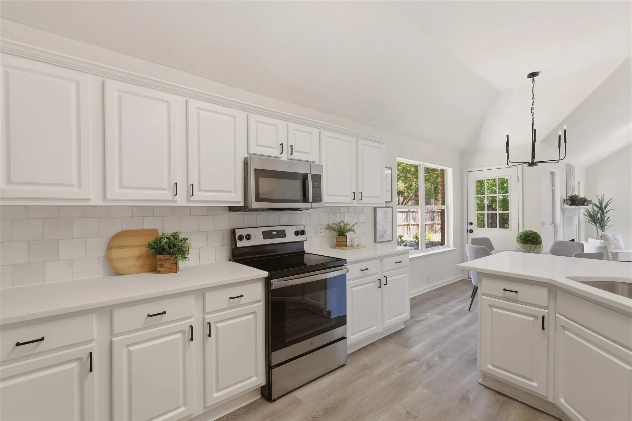 Single Family Residence For Sale in Denton County , 1269 Winston Drive, Lewisville, Texas 75077, 4 Bedroom, 2 Bathroom, 2 Garage spaces, 2,069 Sqft, built in 1998, mls#21382831, Real Estate Agent in Lewisville, Homes For Sale in Denton county, Homes For Sale in Lewisville, Realtor in Lewisville Texas, Real Estate Brokerage Independent Realty Texas, Luminita Cordes Realtor