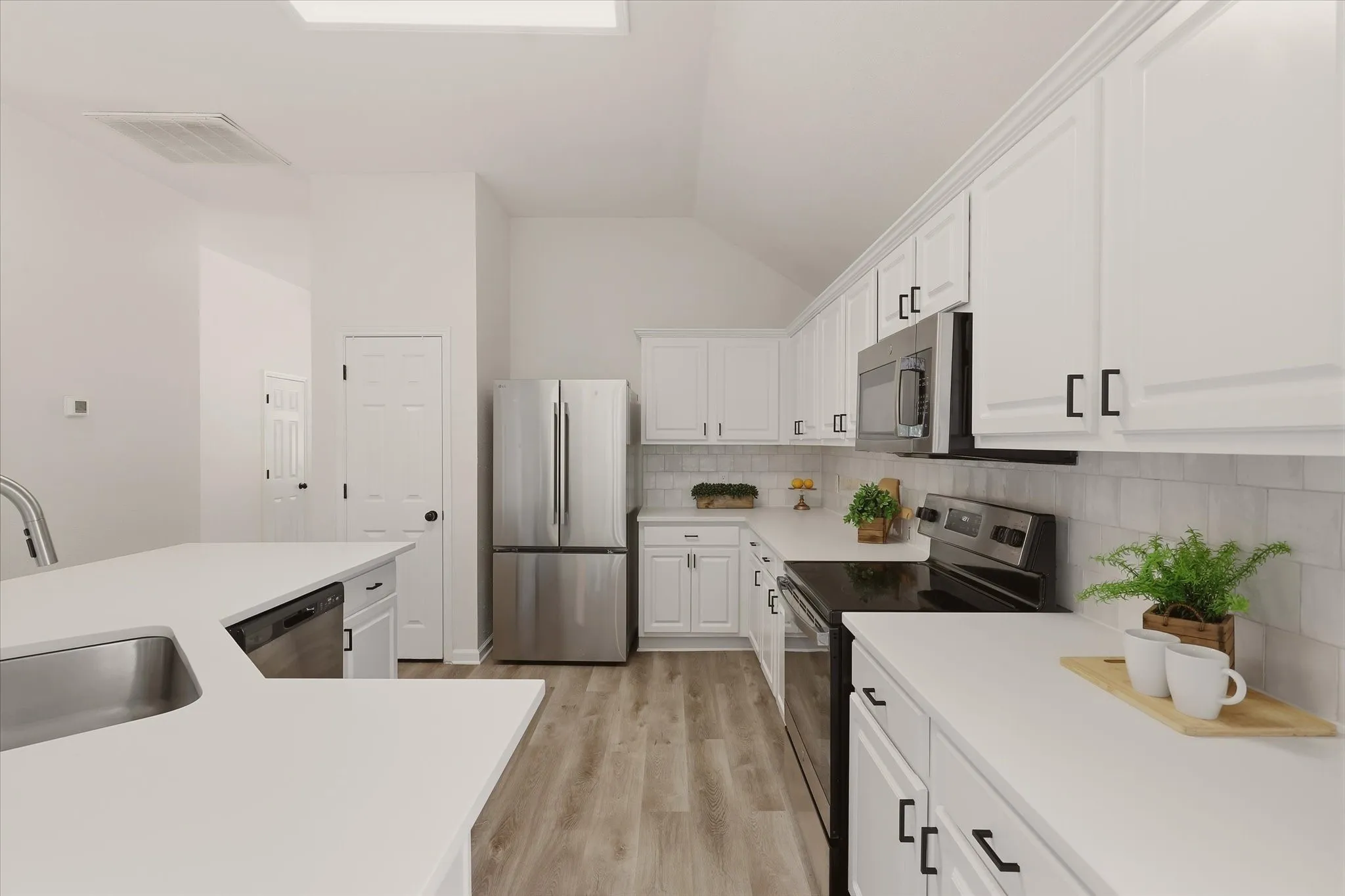 Single Family Residence For Sale in Denton County , 1269 Winston Drive, Lewisville, Texas 75077, 4 Bedroom, 2 Bathroom, 2 Garage spaces, 2,069 Sqft, built in 1998, mls#21382831, Real Estate Agent in Lewisville, Homes For Sale in Denton county, Homes For Sale in Lewisville, Realtor in Lewisville Texas, Real Estate Brokerage Independent Realty Texas, Luminita Cordes Realtor