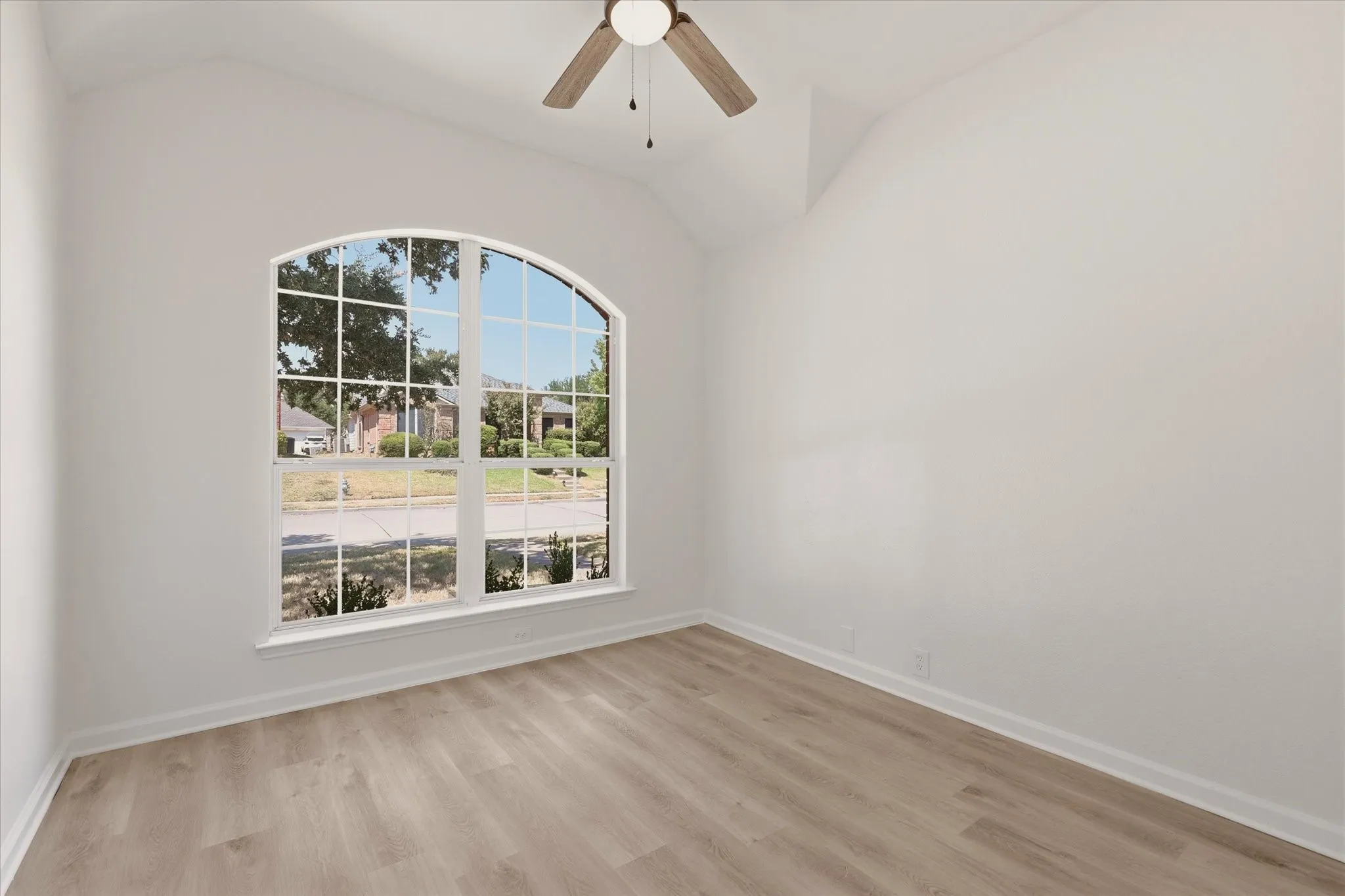 Single Family Residence For Sale in Denton County , 1269 Winston Drive, Lewisville, Texas 75077, 4 Bedroom, 2 Bathroom, 2 Garage spaces, 2,069 Sqft, built in 1998, mls#21382831, Real Estate Agent in Lewisville, Homes For Sale in Denton county, Homes For Sale in Lewisville, Realtor in Lewisville Texas, Real Estate Brokerage Independent Realty Texas, Luminita Cordes Realtor