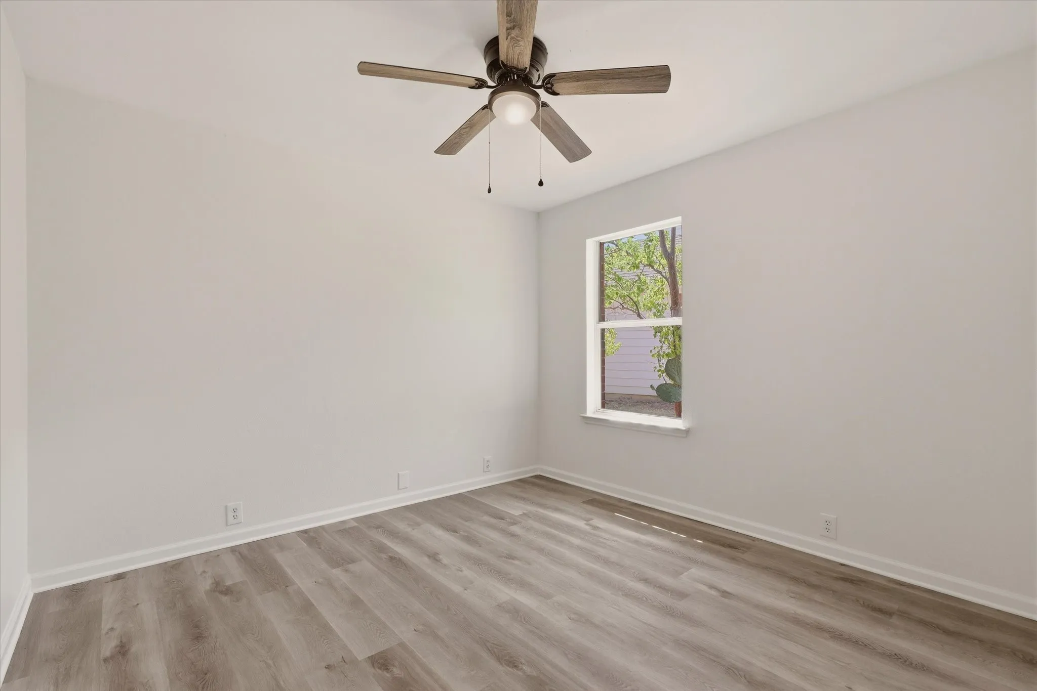 Single Family Residence For Sale in Denton County , 1269 Winston Drive, Lewisville, Texas 75077, 4 Bedroom, 2 Bathroom, 2 Garage spaces, 2,069 Sqft, built in 1998, mls#21382831, Real Estate Agent in Lewisville, Homes For Sale in Denton county, Homes For Sale in Lewisville, Realtor in Lewisville Texas, Real Estate Brokerage Independent Realty Texas, Luminita Cordes Realtor