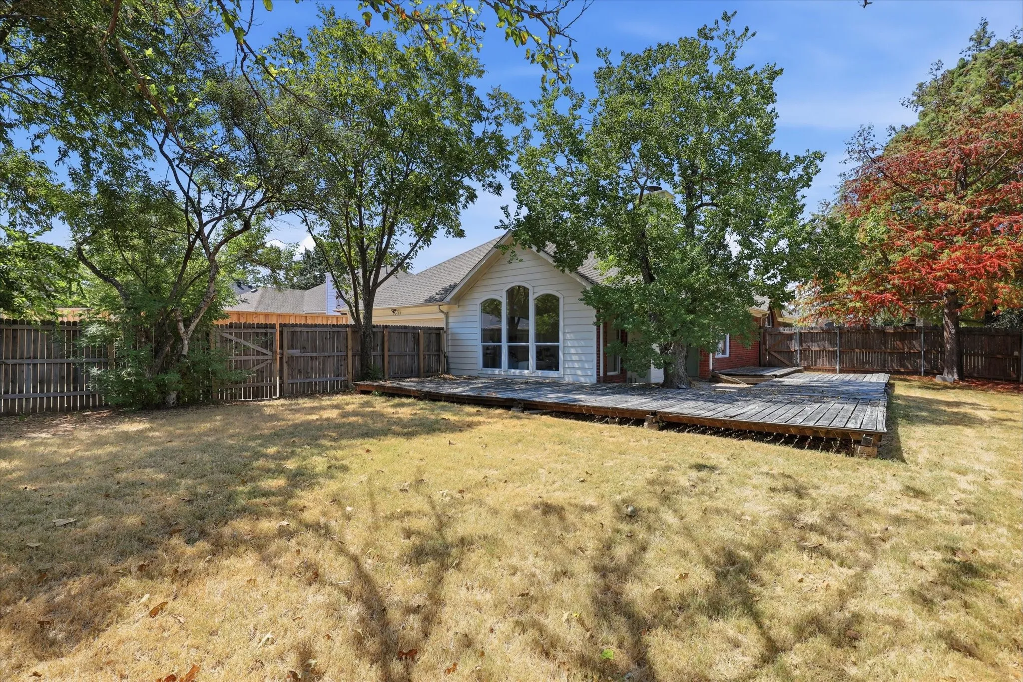 Single Family Residence For Sale in Denton County , 1269 Winston Drive, Lewisville, Texas 75077, 4 Bedroom, 2 Bathroom, 2 Garage spaces, 2,069 Sqft, built in 1998, mls#21382831, Real Estate Agent in Lewisville, Homes For Sale in Denton county, Homes For Sale in Lewisville, Realtor in Lewisville Texas, Real Estate Brokerage Independent Realty Texas, Luminita Cordes Realtor