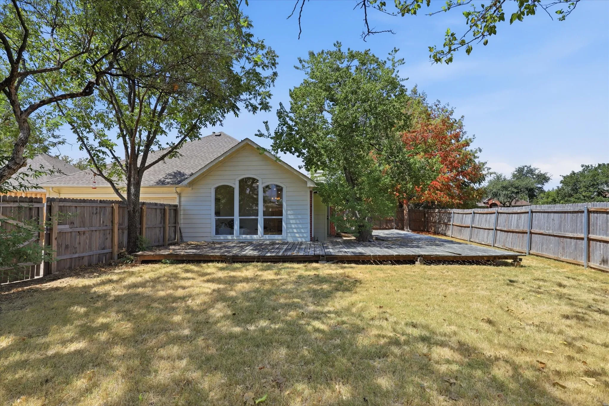 Single Family Residence For Sale in Denton County , 1269 Winston Drive, Lewisville, Texas 75077, 4 Bedroom, 2 Bathroom, 2 Garage spaces, 2,069 Sqft, built in 1998, mls#21382831, Real Estate Agent in Lewisville, Homes For Sale in Denton county, Homes For Sale in Lewisville, Realtor in Lewisville Texas, Real Estate Brokerage Independent Realty Texas, Luminita Cordes Realtor