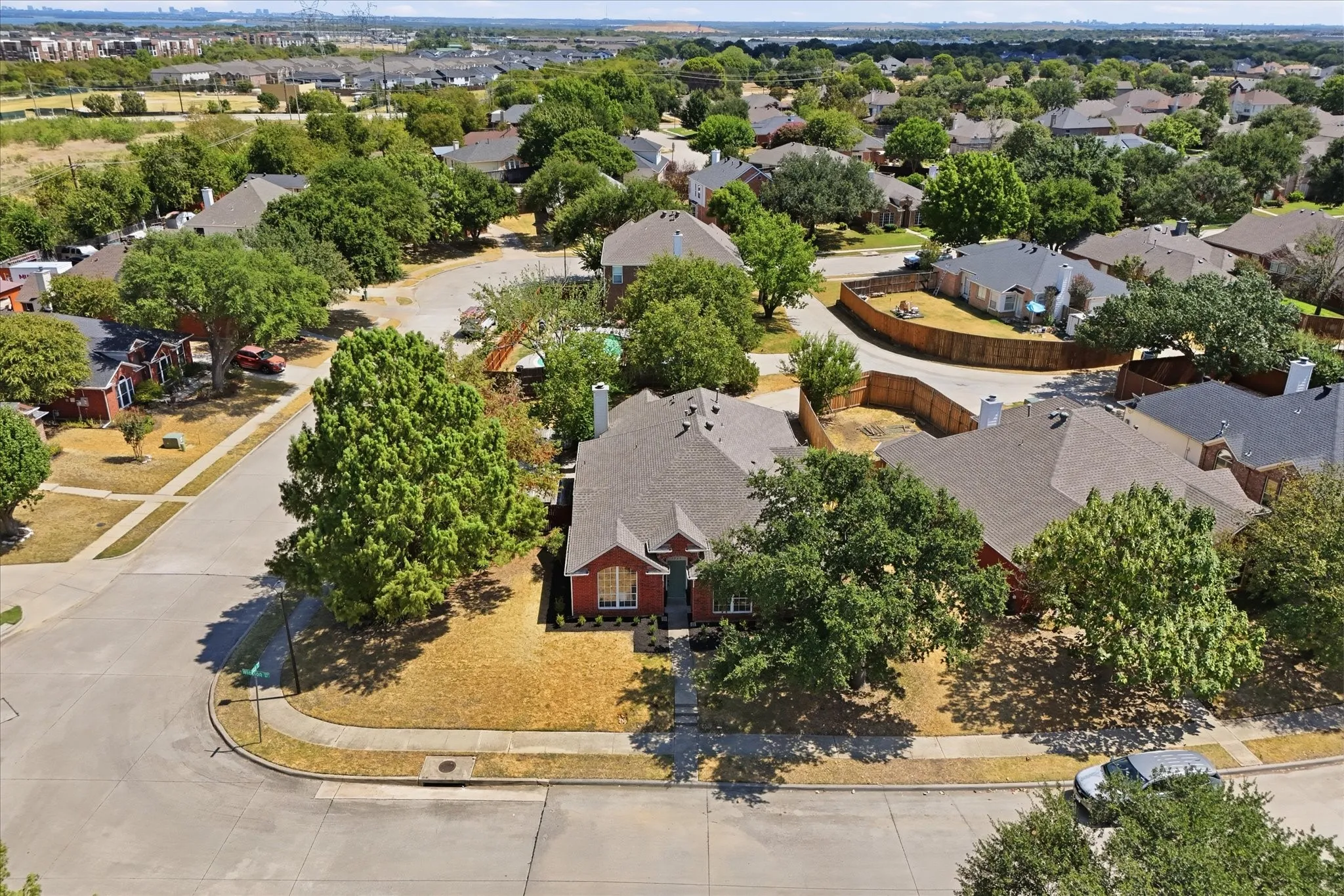 Single Family Residence For Sale in Denton County , 1269 Winston Drive, Lewisville, Texas 75077, 4 Bedroom, 2 Bathroom, 2 Garage spaces, 2,069 Sqft, built in 1998, mls#21382831, Real Estate Agent in Lewisville, Homes For Sale in Denton county, Homes For Sale in Lewisville, Realtor in Lewisville Texas, Real Estate Brokerage Independent Realty Texas, Luminita Cordes Realtor