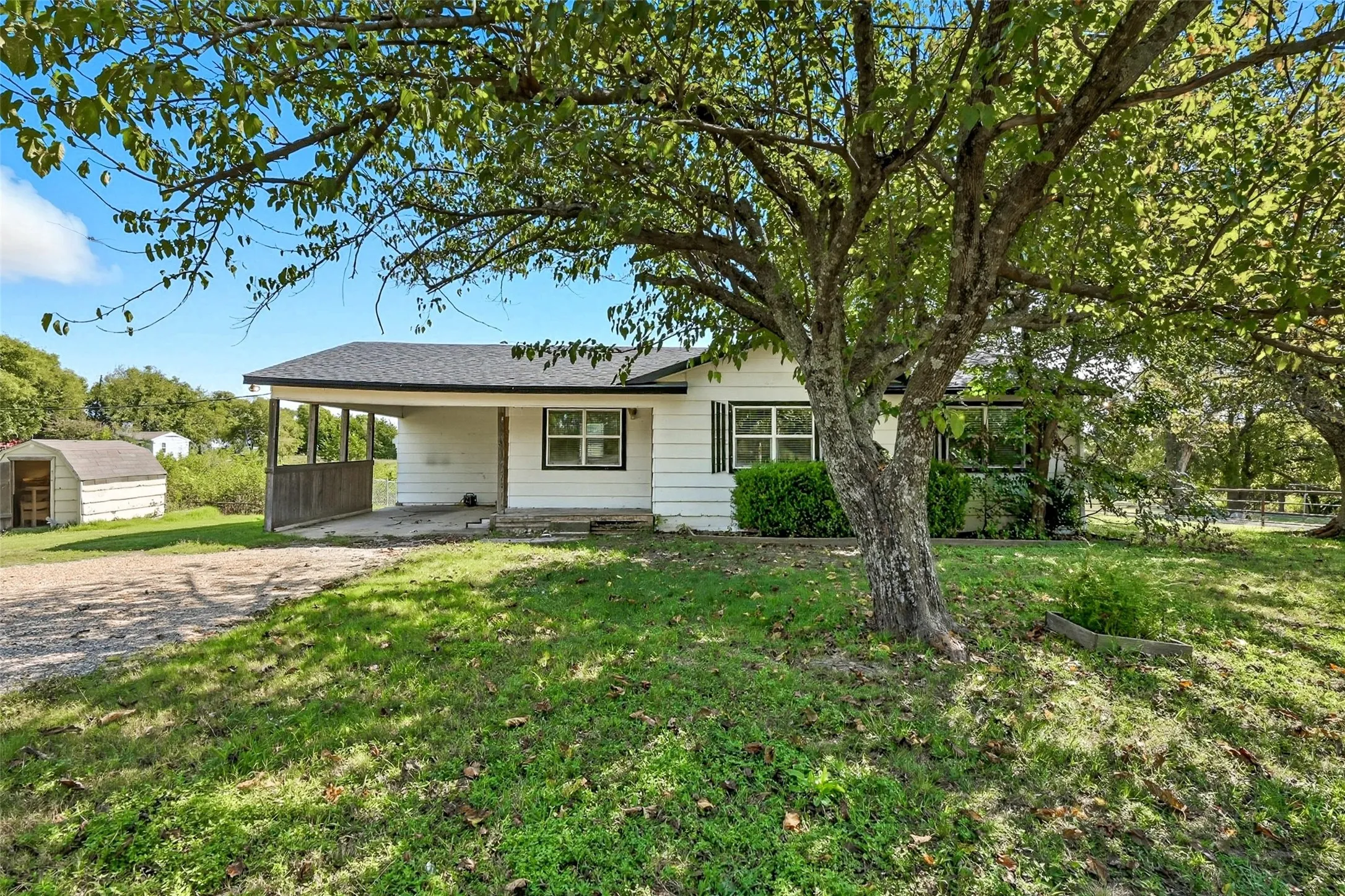 Single Family Residence For Rent in Collin County , 1166 N Business 78 Highway, Blue Ridge, Texas 75424, 3 Bedroom, 1 Bathroom, Garage spaces, 1,250 Sqft, built in 1980, mls#21383542, Real Estate Agent in Blue Ridge, Homes For Rent in Collin county, Homes For Rent in Blue Ridge, Realtor in Blue Ridge Texas, Real Estate Brokerage Independent Realty Texas, Luminita Cordes Realtor