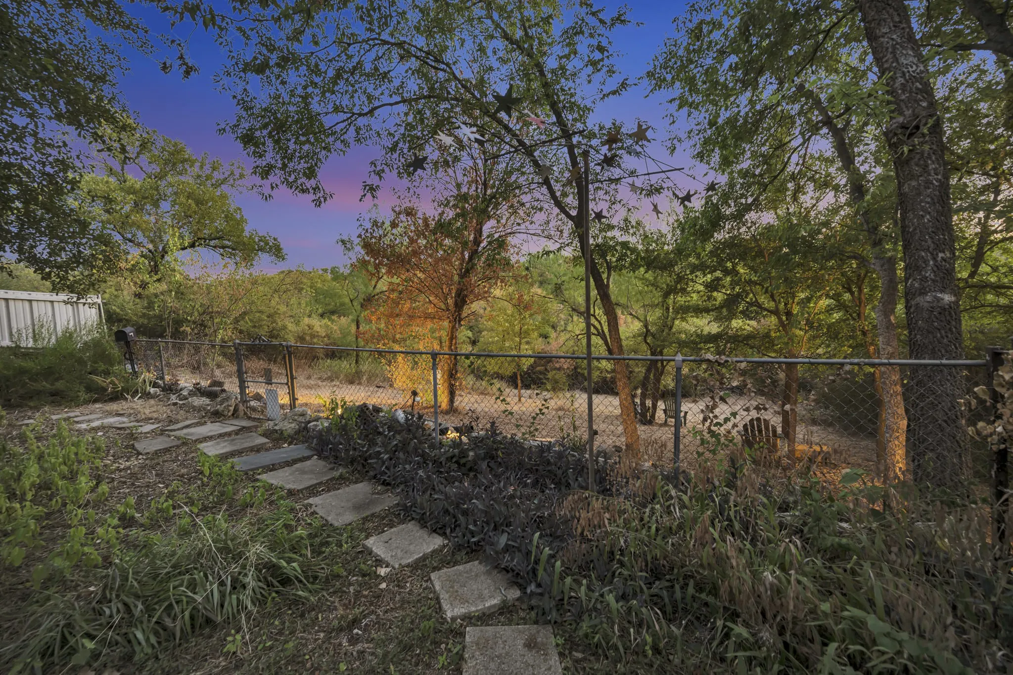 Single Family Residence For Sale in Tarrant County , 4000 Medford Road, Fort Worth, Texas 76103, 4 Bedroom, 2 Bathroom, 2 Garage spaces, 1,557 Sqft, built in 1941, mls#21361528, Real Estate Agent in Fort Worth, Homes For Sale in Tarrant county, Homes For Sale in Fort Worth, Realtor in Fort Worth Texas, Real Estate Brokerage Independent Realty Texas, Luminita Cordes Realtor