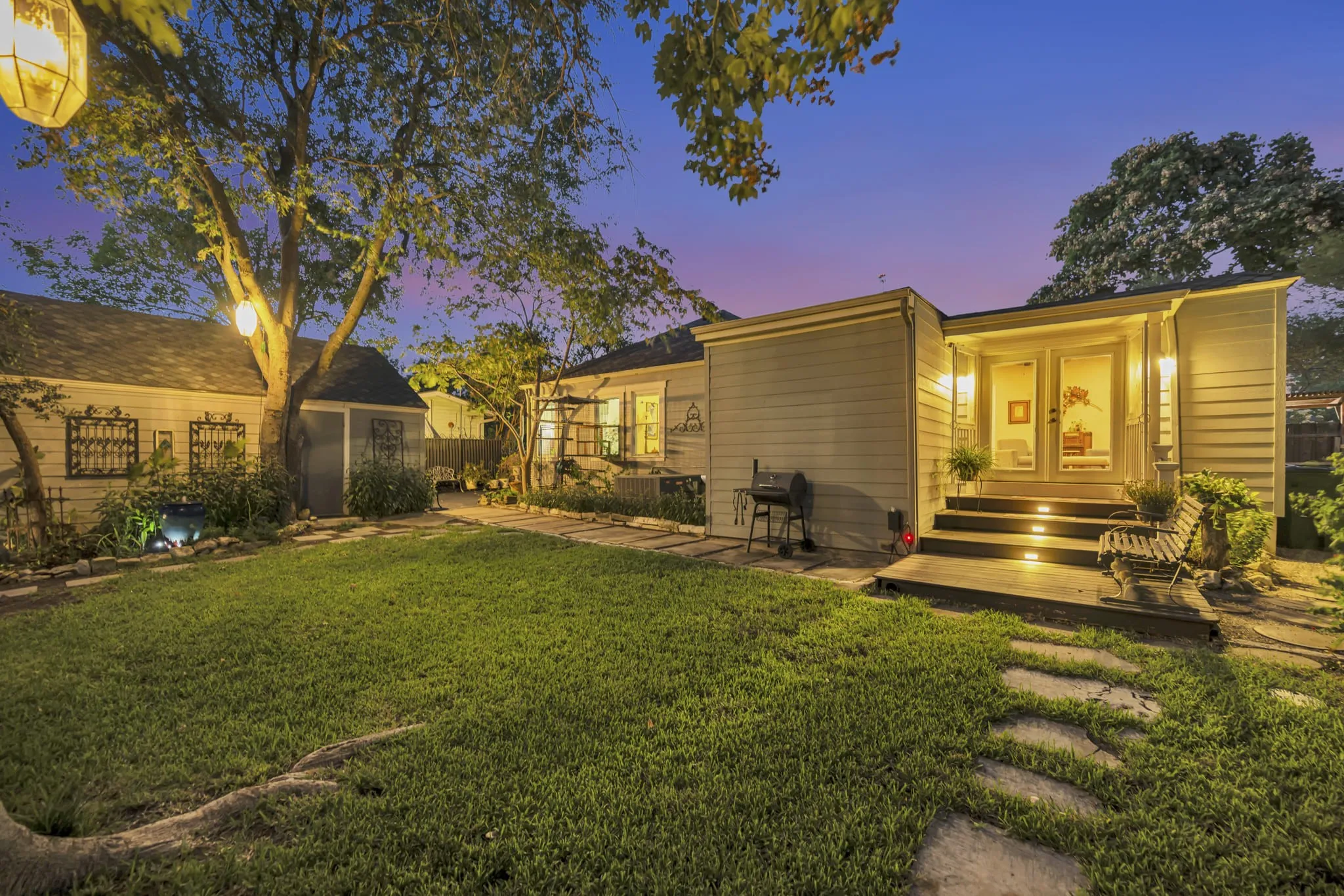 Single Family Residence For Sale in Tarrant County , 4000 Medford Road, Fort Worth, Texas 76103, 4 Bedroom, 2 Bathroom, 2 Garage spaces, 1,557 Sqft, built in 1941, mls#21361528, Real Estate Agent in Fort Worth, Homes For Sale in Tarrant county, Homes For Sale in Fort Worth, Realtor in Fort Worth Texas, Real Estate Brokerage Independent Realty Texas, Luminita Cordes Realtor