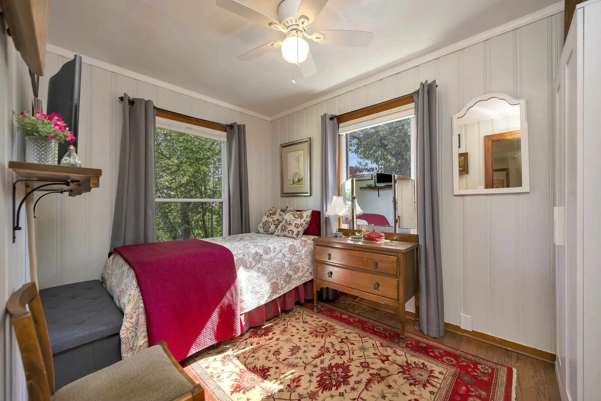 Single Family Residence For Sale in Tarrant County , 4000 Medford Road, Fort Worth, Texas 76103, 4 Bedroom, 2 Bathroom, 2 Garage spaces, 1,557 Sqft, built in 1941, mls#21361528, Real Estate Agent in Fort Worth, Homes For Sale in Tarrant county, Homes For Sale in Fort Worth, Realtor in Fort Worth Texas, Real Estate Brokerage Independent Realty Texas, Luminita Cordes Realtor