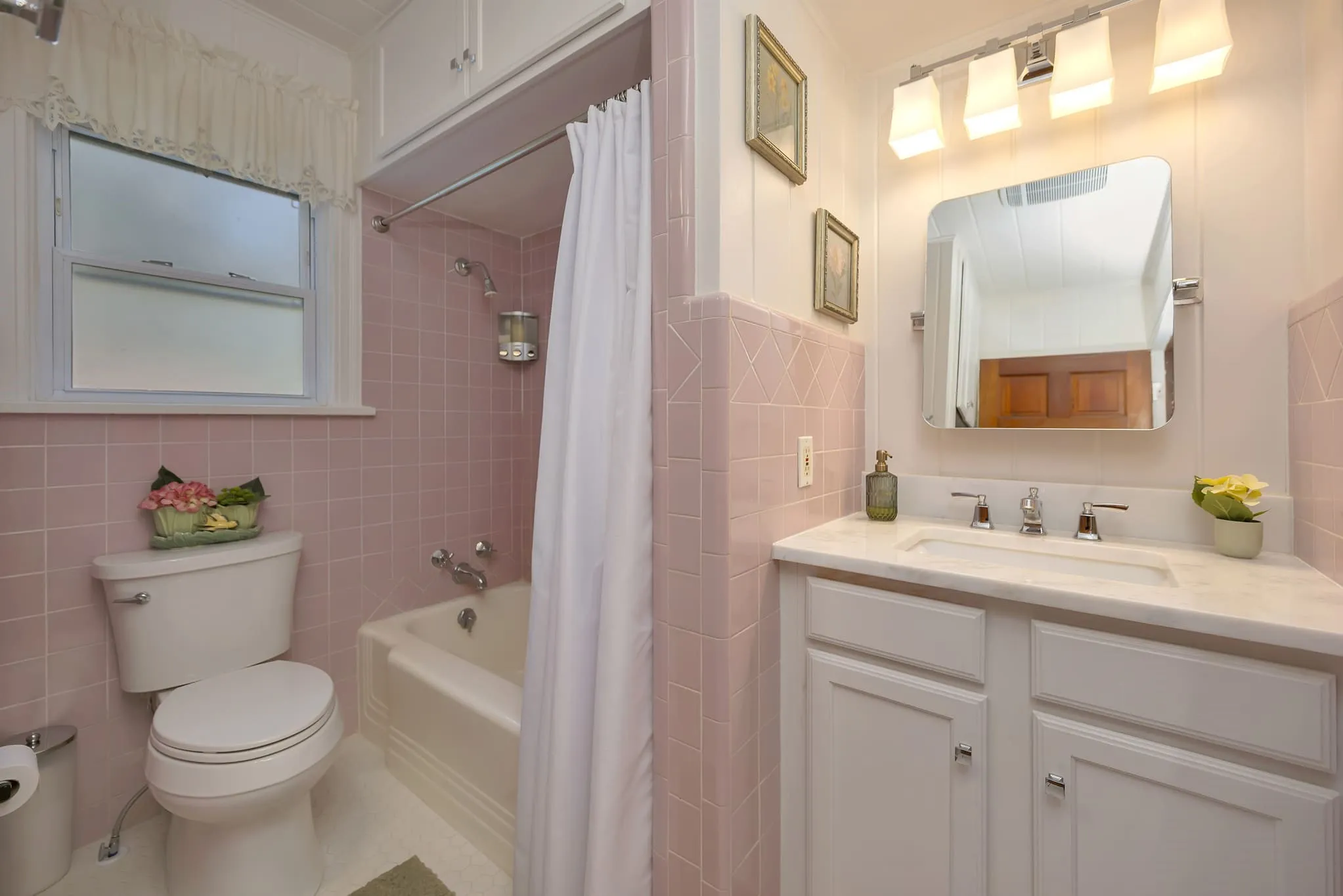 Single Family Residence For Sale in Tarrant County , 4000 Medford Road, Fort Worth, Texas 76103, 4 Bedroom, 2 Bathroom, 2 Garage spaces, 1,557 Sqft, built in 1941, mls#21361528, Real Estate Agent in Fort Worth, Homes For Sale in Tarrant county, Homes For Sale in Fort Worth, Realtor in Fort Worth Texas, Real Estate Brokerage Independent Realty Texas, Luminita Cordes Realtor