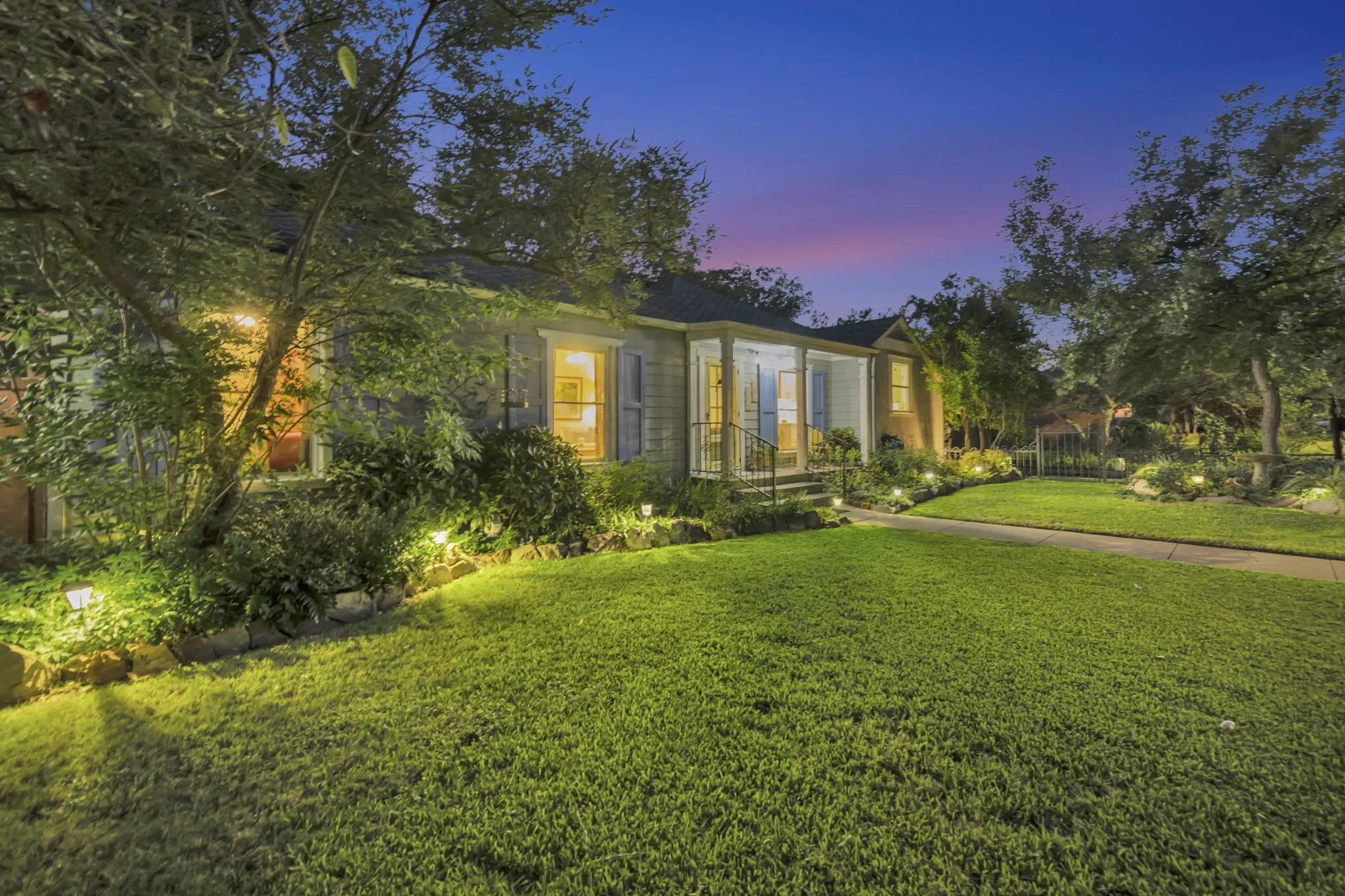 Single Family Residence For Sale in Tarrant County , 4000 Medford Road, Fort Worth, Texas 76103, 4 Bedroom, 2 Bathroom, 2 Garage spaces, 1,557 Sqft, built in 1941, mls#21361528, Real Estate Agent in Fort Worth, Homes For Sale in Tarrant county, Homes For Sale in Fort Worth, Realtor in Fort Worth Texas, Real Estate Brokerage Independent Realty Texas, Luminita Cordes Realtor