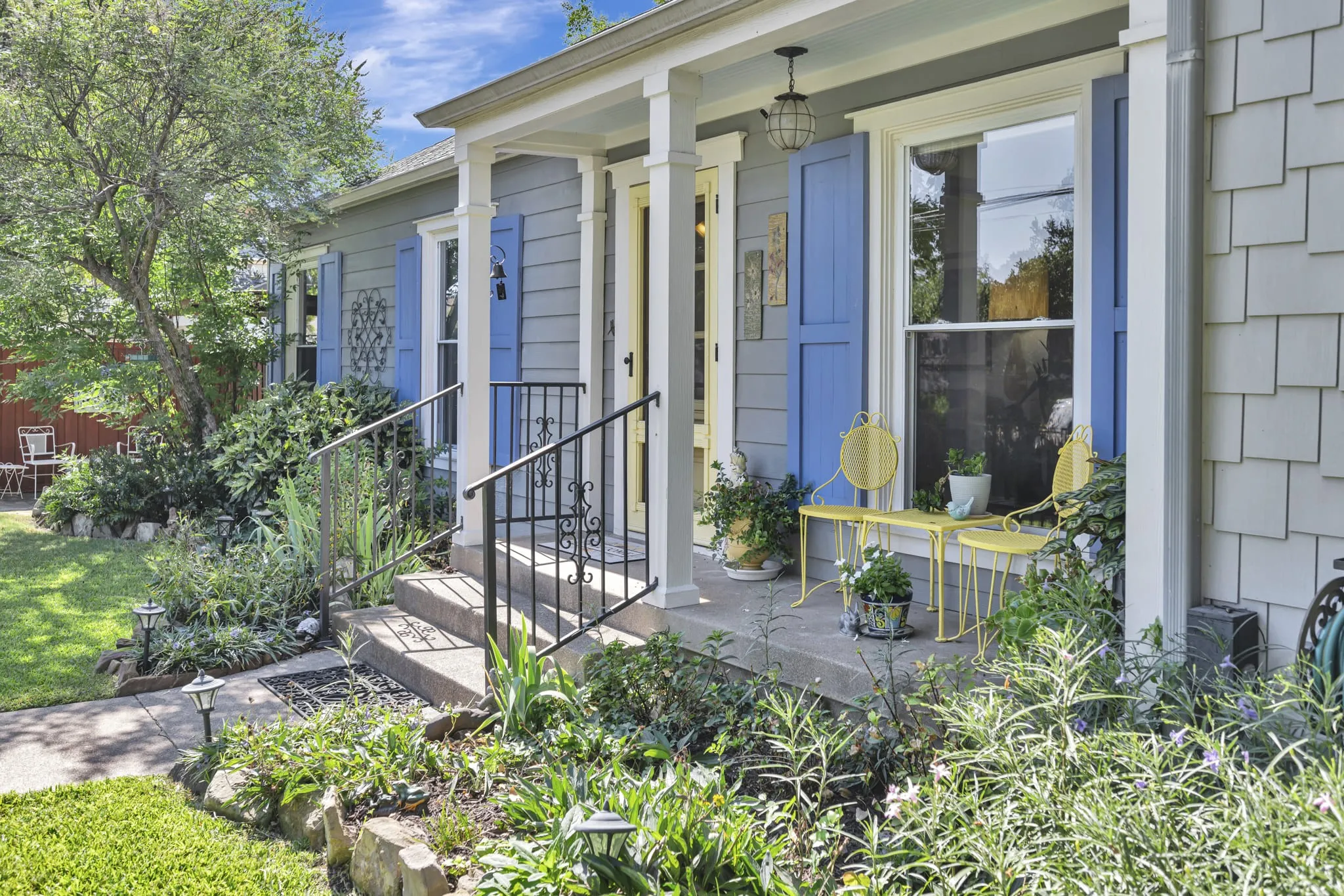 Single Family Residence For Sale in Tarrant County , 4000 Medford Road, Fort Worth, Texas 76103, 4 Bedroom, 2 Bathroom, 2 Garage spaces, 1,557 Sqft, built in 1941, mls#21361528, Real Estate Agent in Fort Worth, Homes For Sale in Tarrant county, Homes For Sale in Fort Worth, Realtor in Fort Worth Texas, Real Estate Brokerage Independent Realty Texas, Luminita Cordes Realtor