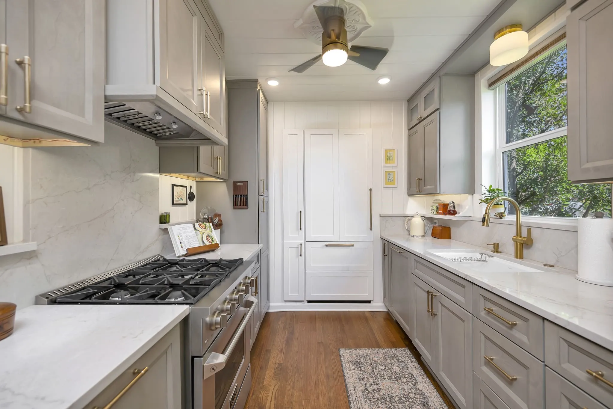 Single Family Residence For Sale in Tarrant County , 4000 Medford Road, Fort Worth, Texas 76103, 4 Bedroom, 2 Bathroom, 2 Garage spaces, 1,557 Sqft, built in 1941, mls#21361528, Real Estate Agent in Fort Worth, Homes For Sale in Tarrant county, Homes For Sale in Fort Worth, Realtor in Fort Worth Texas, Real Estate Brokerage Independent Realty Texas, Luminita Cordes Realtor