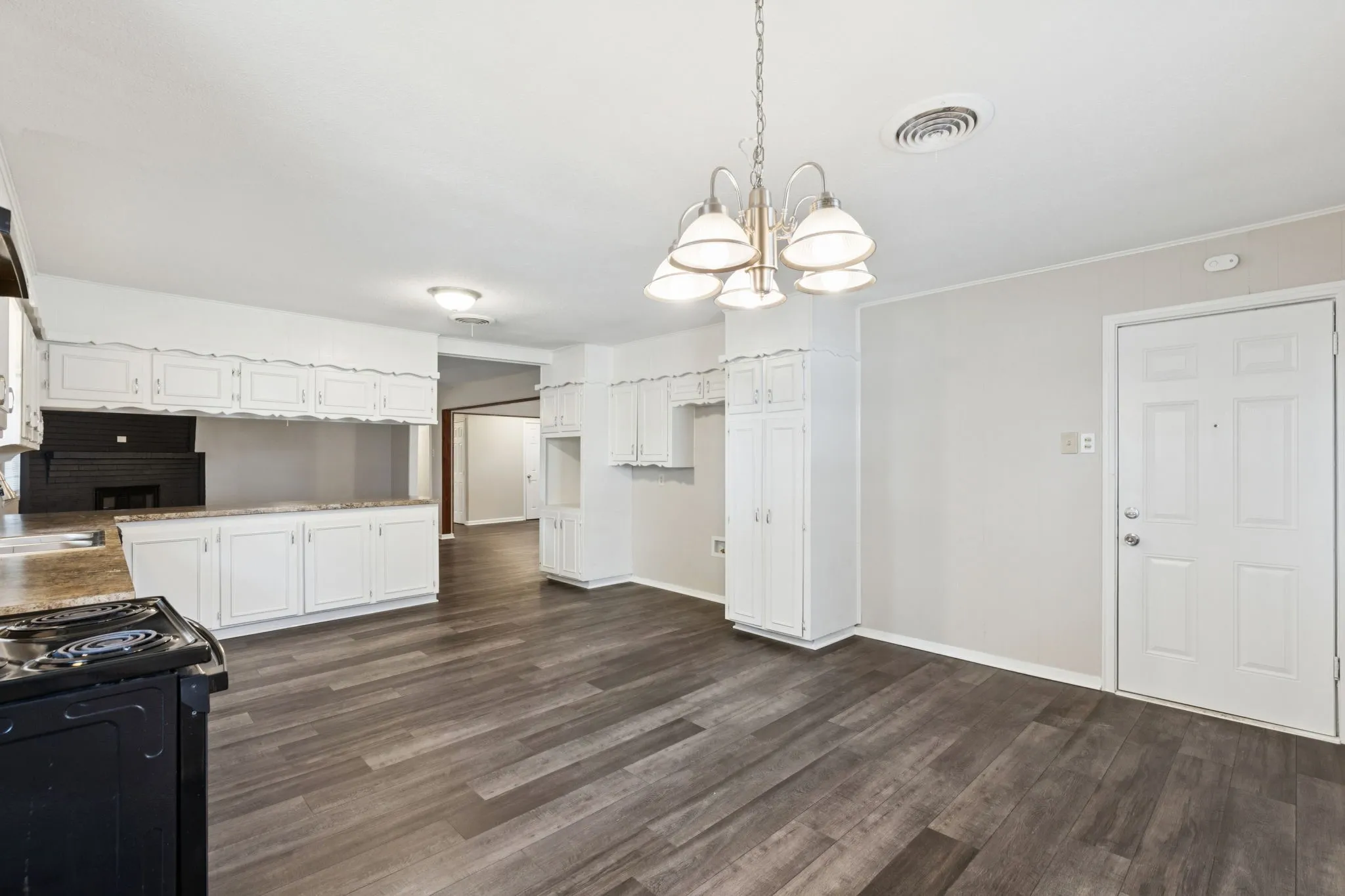 Single Family Residence For Sale in Tarrant County , 7009 Corona Drive, North Richland Hills, Texas 76180, 3 Bedroom, 2 Bathroom, 2 Garage spaces, 1,914 Sqft, built in 1963, mls#21383546, Real Estate Agent in North Richland Hills, Homes For Sale in Tarrant county, Homes For Sale in North Richland Hills, Realtor in North Richland Hills Texas, Real Estate Brokerage Independent Realty Texas, Luminita Cordes Realtor