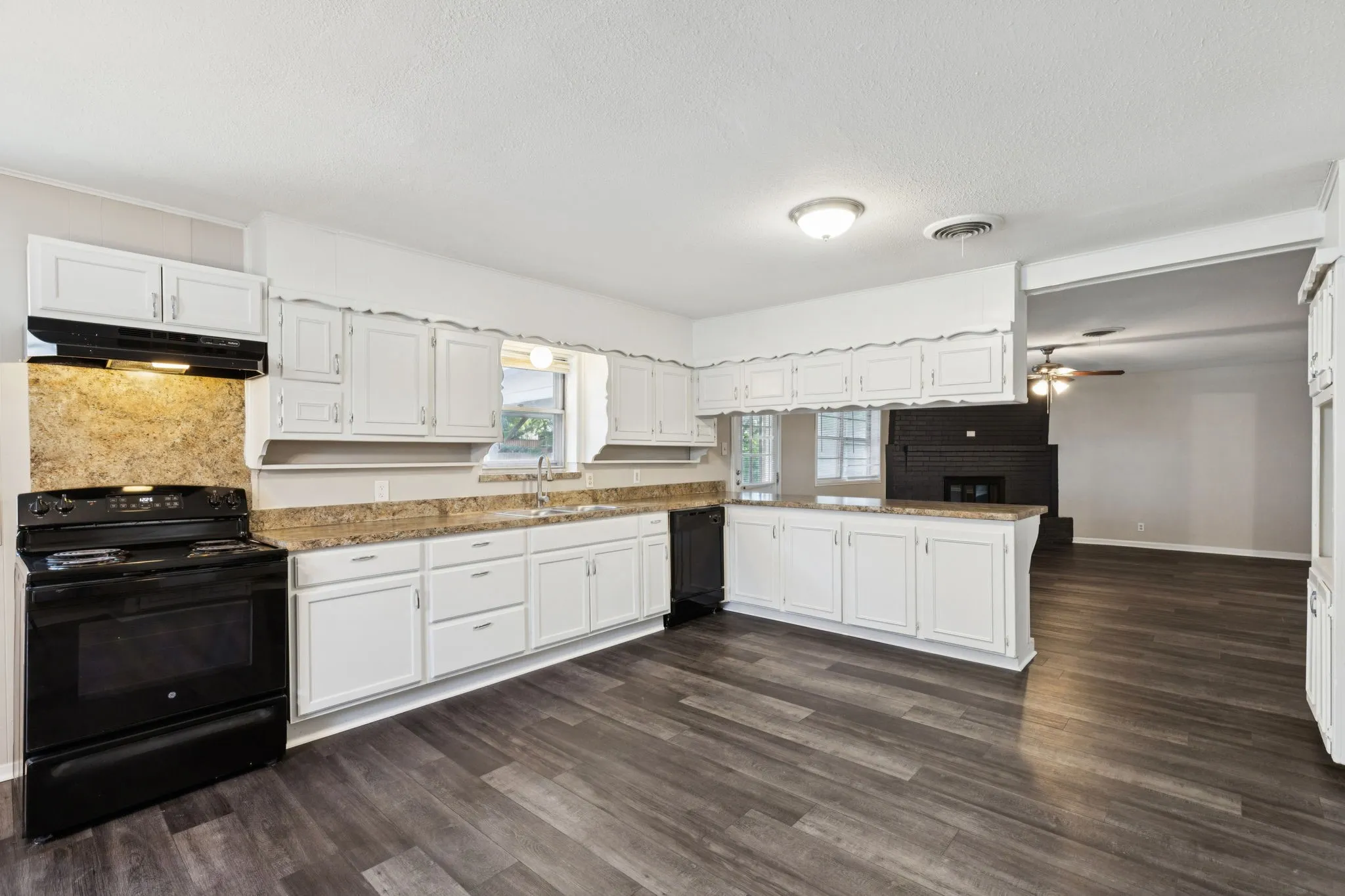 Single Family Residence For Sale in Tarrant County , 7009 Corona Drive, North Richland Hills, Texas 76180, 3 Bedroom, 2 Bathroom, 2 Garage spaces, 1,914 Sqft, built in 1963, mls#21383546, Real Estate Agent in North Richland Hills, Homes For Sale in Tarrant county, Homes For Sale in North Richland Hills, Realtor in North Richland Hills Texas, Real Estate Brokerage Independent Realty Texas, Luminita Cordes Realtor