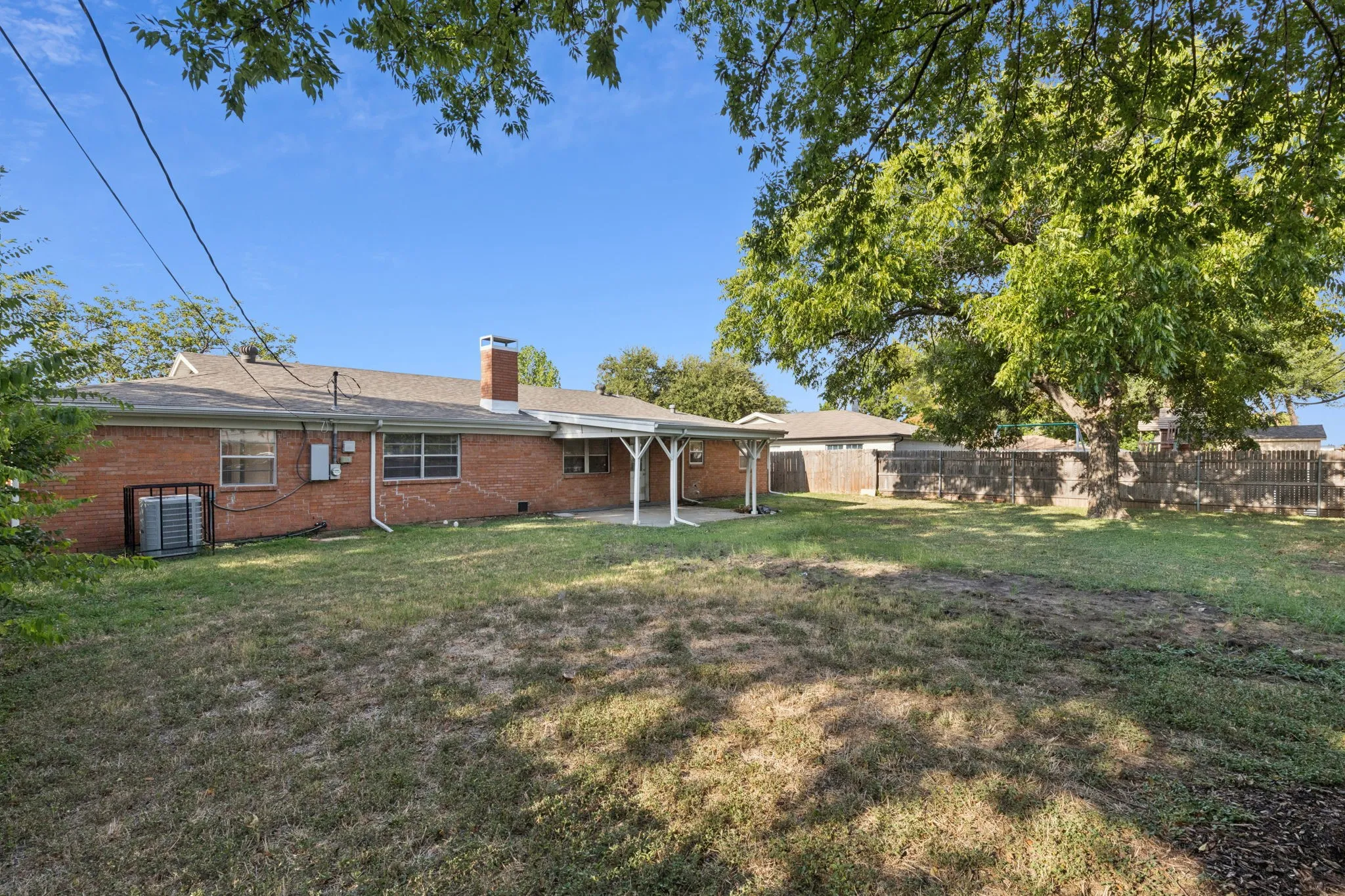 Single Family Residence For Sale in Tarrant County , 7009 Corona Drive, North Richland Hills, Texas 76180, 3 Bedroom, 2 Bathroom, 2 Garage spaces, 1,914 Sqft, built in 1963, mls#21383546, Real Estate Agent in North Richland Hills, Homes For Sale in Tarrant county, Homes For Sale in North Richland Hills, Realtor in North Richland Hills Texas, Real Estate Brokerage Independent Realty Texas, Luminita Cordes Realtor