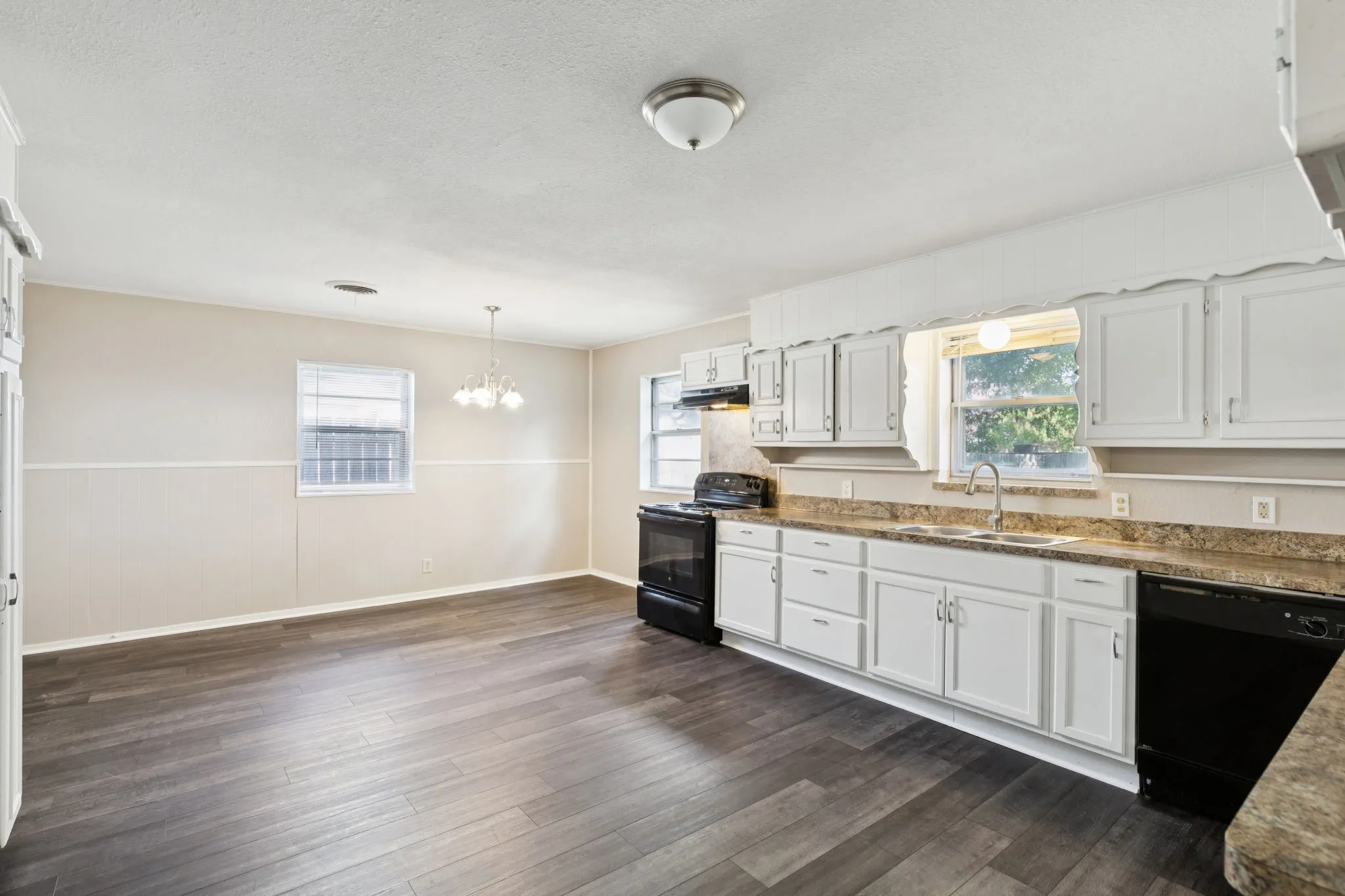 Single Family Residence For Sale in Tarrant County , 7009 Corona Drive, North Richland Hills, Texas 76180, 3 Bedroom, 2 Bathroom, 2 Garage spaces, 1,914 Sqft, built in 1963, mls#21383546, Real Estate Agent in North Richland Hills, Homes For Sale in Tarrant county, Homes For Sale in North Richland Hills, Realtor in North Richland Hills Texas, Real Estate Brokerage Independent Realty Texas, Luminita Cordes Realtor