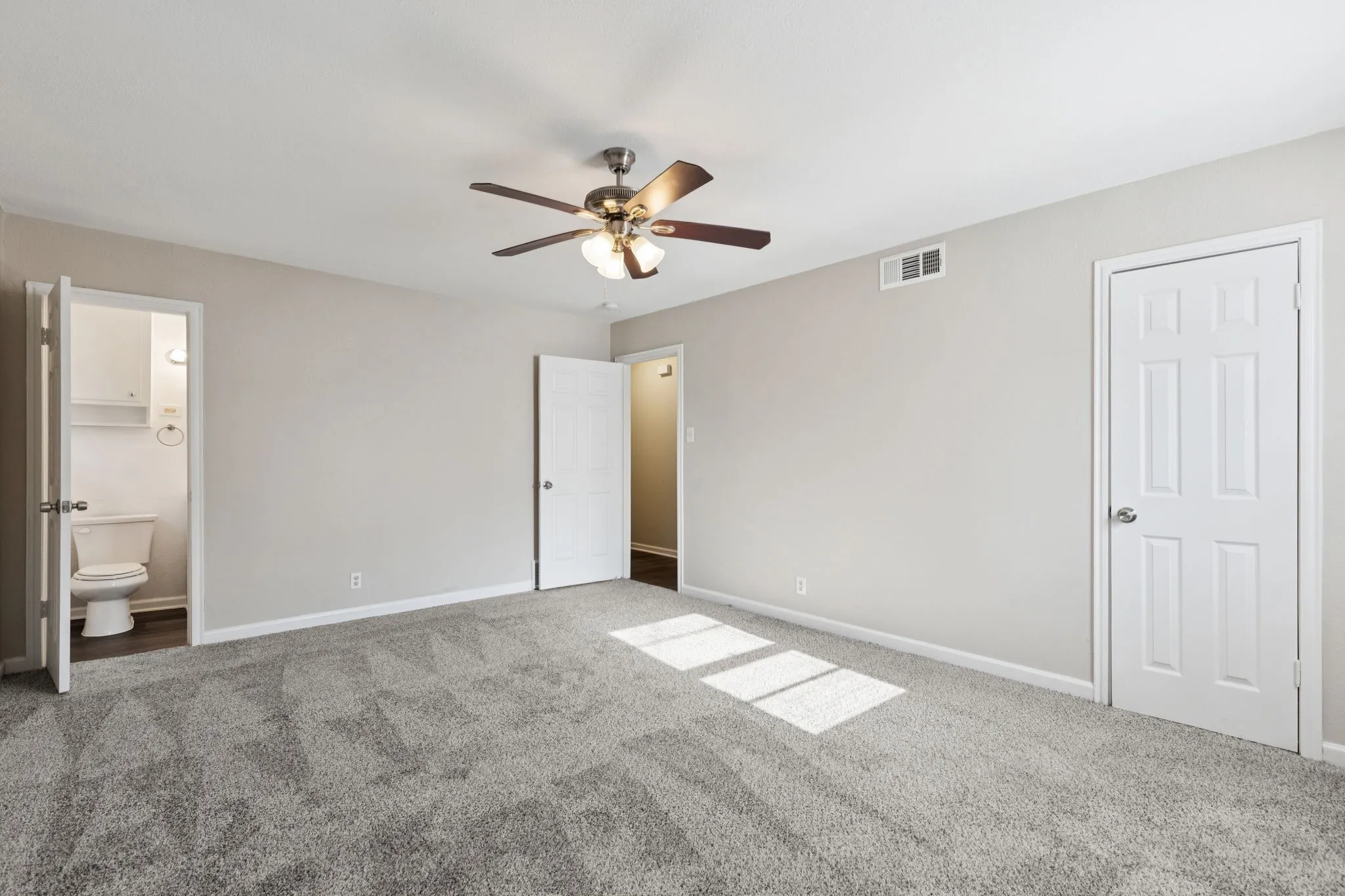 Single Family Residence For Sale in Tarrant County , 7009 Corona Drive, North Richland Hills, Texas 76180, 3 Bedroom, 2 Bathroom, 2 Garage spaces, 1,914 Sqft, built in 1963, mls#21383546, Real Estate Agent in North Richland Hills, Homes For Sale in Tarrant county, Homes For Sale in North Richland Hills, Realtor in North Richland Hills Texas, Real Estate Brokerage Independent Realty Texas, Luminita Cordes Realtor
