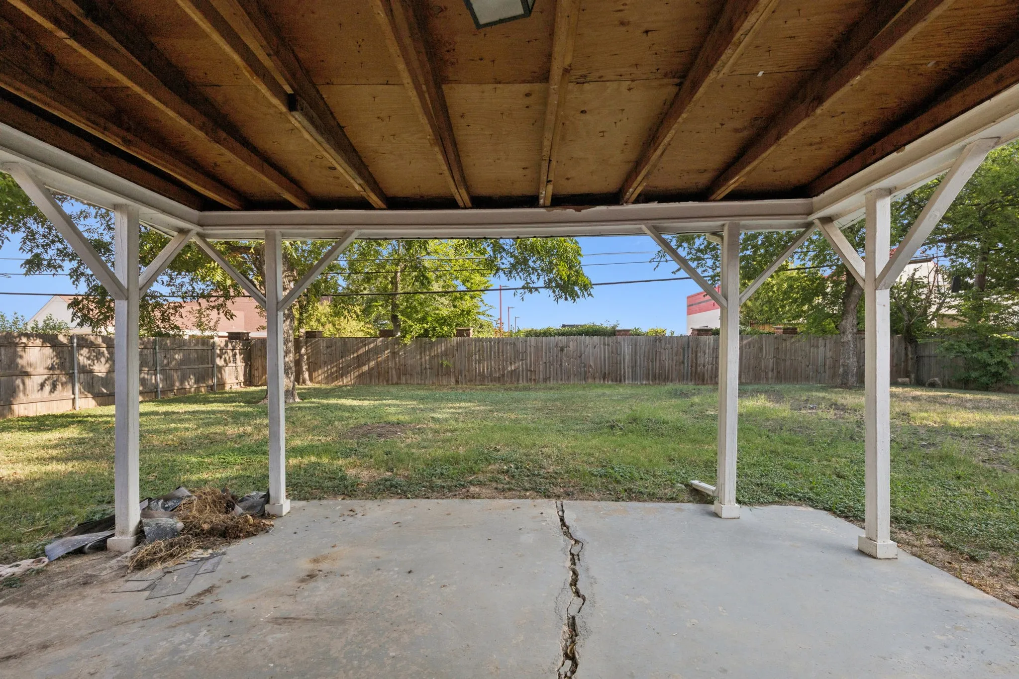 Single Family Residence For Sale in Tarrant County , 7009 Corona Drive, North Richland Hills, Texas 76180, 3 Bedroom, 2 Bathroom, 2 Garage spaces, 1,914 Sqft, built in 1963, mls#21383546, Real Estate Agent in North Richland Hills, Homes For Sale in Tarrant county, Homes For Sale in North Richland Hills, Realtor in North Richland Hills Texas, Real Estate Brokerage Independent Realty Texas, Luminita Cordes Realtor