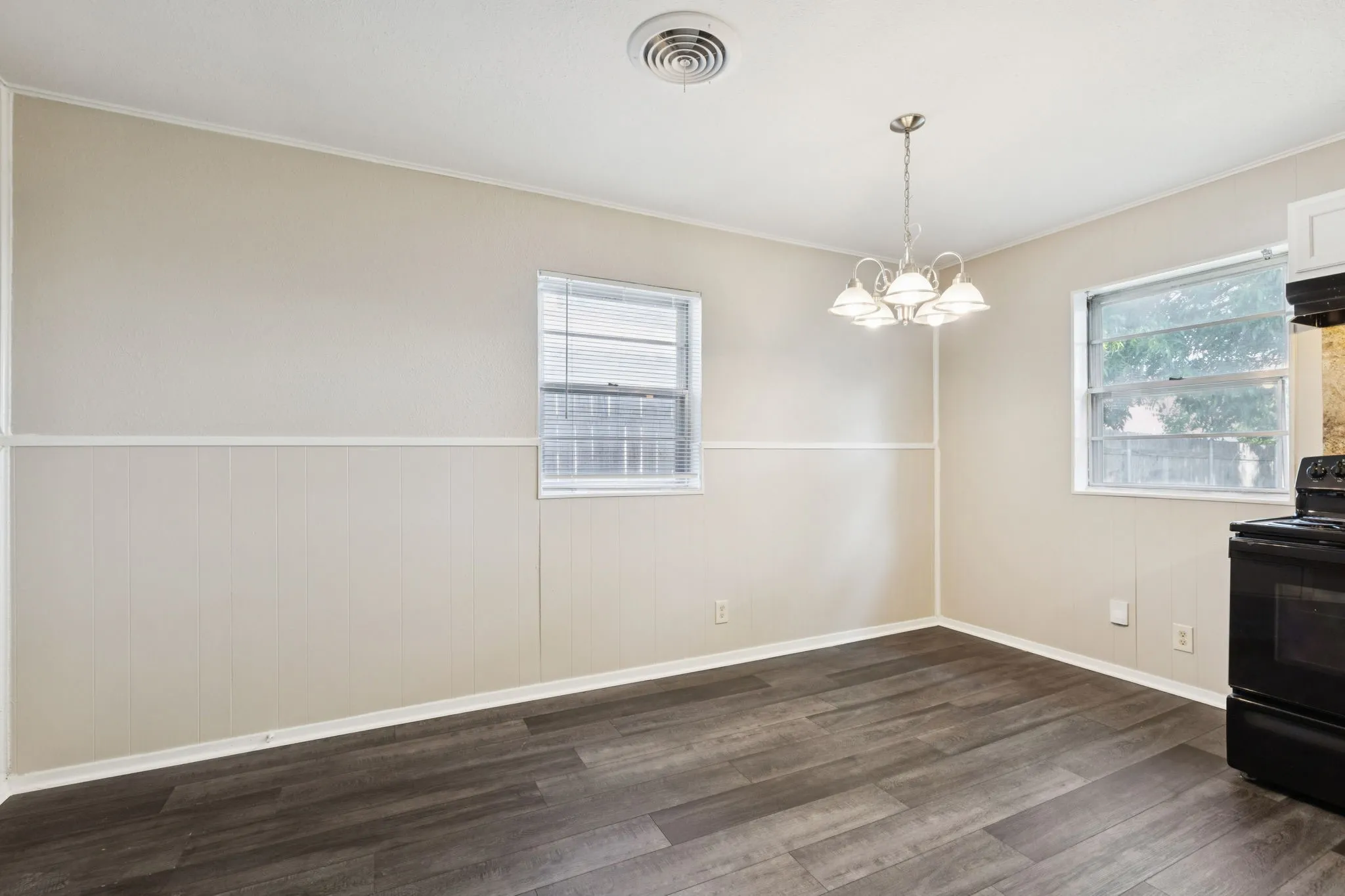Single Family Residence For Sale in Tarrant County , 7009 Corona Drive, North Richland Hills, Texas 76180, 3 Bedroom, 2 Bathroom, 2 Garage spaces, 1,914 Sqft, built in 1963, mls#21383546, Real Estate Agent in North Richland Hills, Homes For Sale in Tarrant county, Homes For Sale in North Richland Hills, Realtor in North Richland Hills Texas, Real Estate Brokerage Independent Realty Texas, Luminita Cordes Realtor