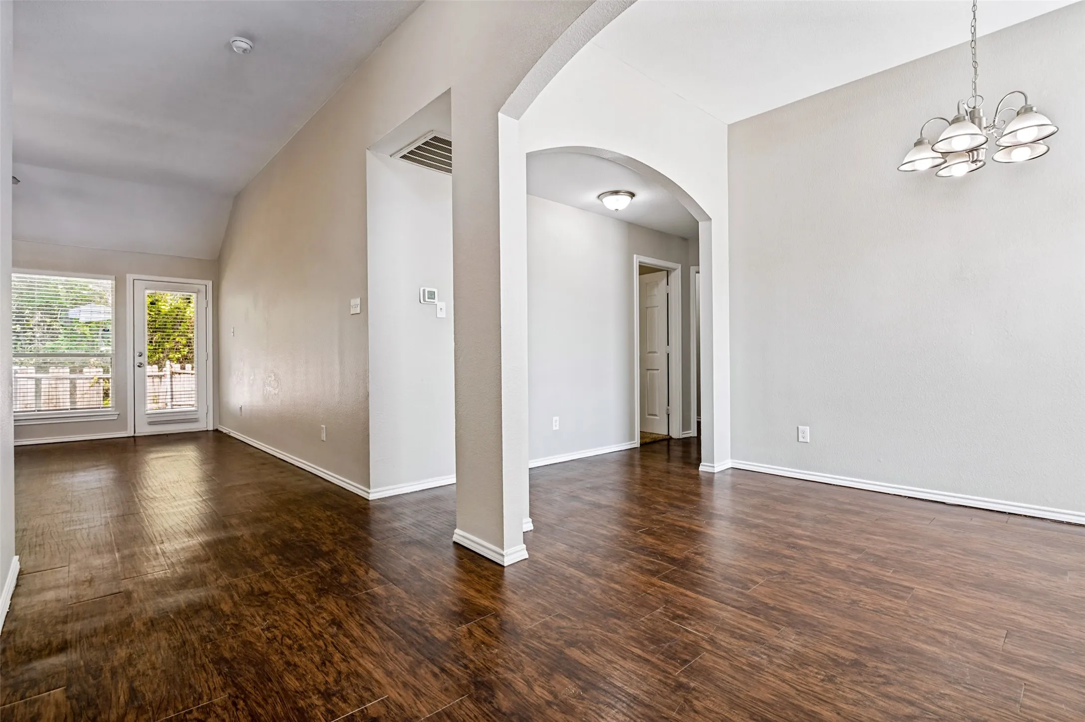 Single Family Residence For Rent in Dallas County , 517 Saddlebrook Drive, Lancaster, Texas 75146, 3 Bedroom, 2 Bathroom, 2 Garage spaces, 1,804 Sqft, built in 2002, mls#21383547, Real Estate Agent in Lancaster, Homes For Rent in Dallas county, Homes For Rent in Lancaster, Realtor in Lancaster Texas, Real Estate Brokerage Independent Realty Texas, Luminita Cordes Realtor