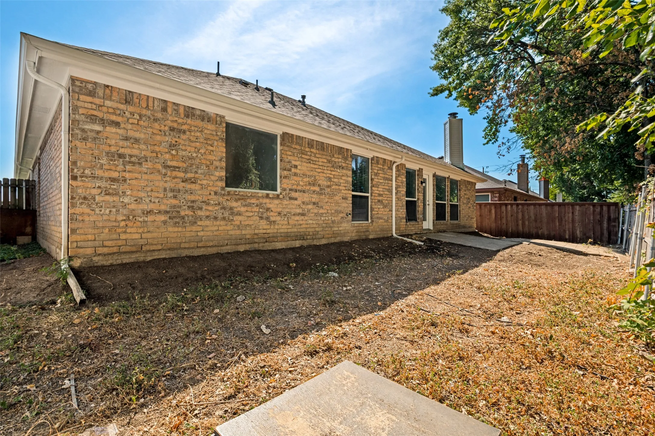 Single Family Residence For Rent in Dallas County , 517 Saddlebrook Drive, Lancaster, Texas 75146, 3 Bedroom, 2 Bathroom, 2 Garage spaces, 1,804 Sqft, built in 2002, mls#21383547, Real Estate Agent in Lancaster, Homes For Rent in Dallas county, Homes For Rent in Lancaster, Realtor in Lancaster Texas, Real Estate Brokerage Independent Realty Texas, Luminita Cordes Realtor