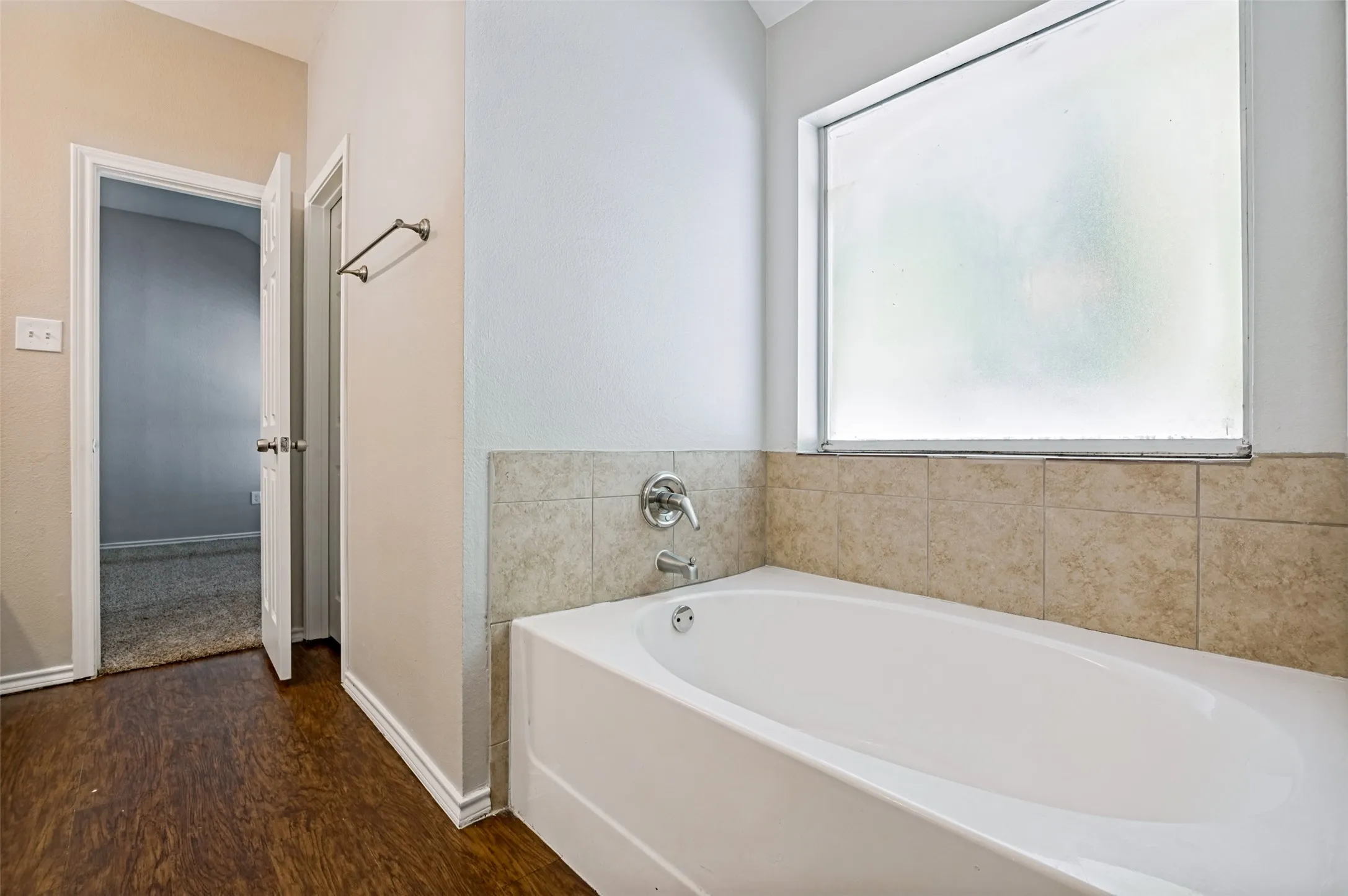 Single Family Residence For Rent in Dallas County , 517 Saddlebrook Drive, Lancaster, Texas 75146, 3 Bedroom, 2 Bathroom, 2 Garage spaces, 1,804 Sqft, built in 2002, mls#21383547, Real Estate Agent in Lancaster, Homes For Rent in Dallas county, Homes For Rent in Lancaster, Realtor in Lancaster Texas, Real Estate Brokerage Independent Realty Texas, Luminita Cordes Realtor