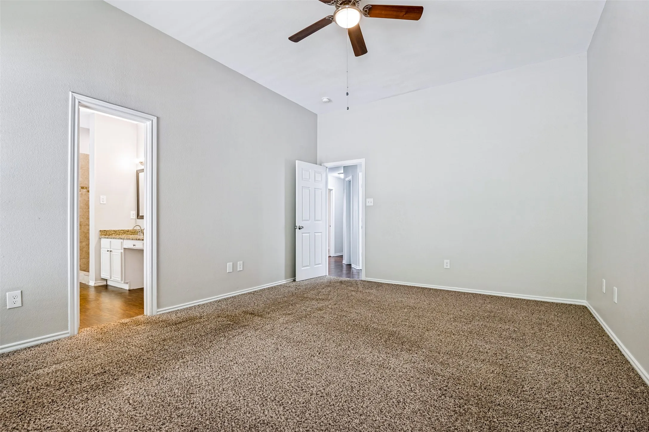Single Family Residence For Rent in Dallas County , 517 Saddlebrook Drive, Lancaster, Texas 75146, 3 Bedroom, 2 Bathroom, 2 Garage spaces, 1,804 Sqft, built in 2002, mls#21383547, Real Estate Agent in Lancaster, Homes For Rent in Dallas county, Homes For Rent in Lancaster, Realtor in Lancaster Texas, Real Estate Brokerage Independent Realty Texas, Luminita Cordes Realtor