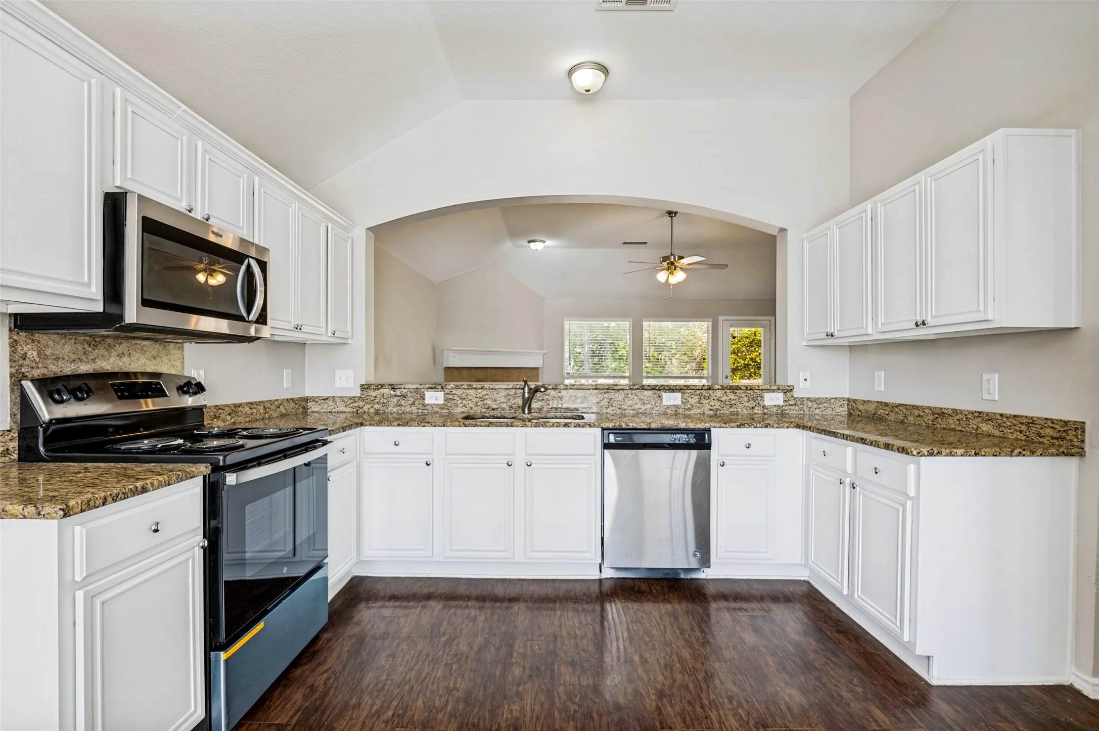 Single Family Residence For Rent in Dallas County , 517 Saddlebrook Drive, Lancaster, Texas 75146, 3 Bedroom, 2 Bathroom, 2 Garage spaces, 1,804 Sqft, built in 2002, mls#21383547, Real Estate Agent in Lancaster, Homes For Rent in Dallas county, Homes For Rent in Lancaster, Realtor in Lancaster Texas, Real Estate Brokerage Independent Realty Texas, Luminita Cordes Realtor
