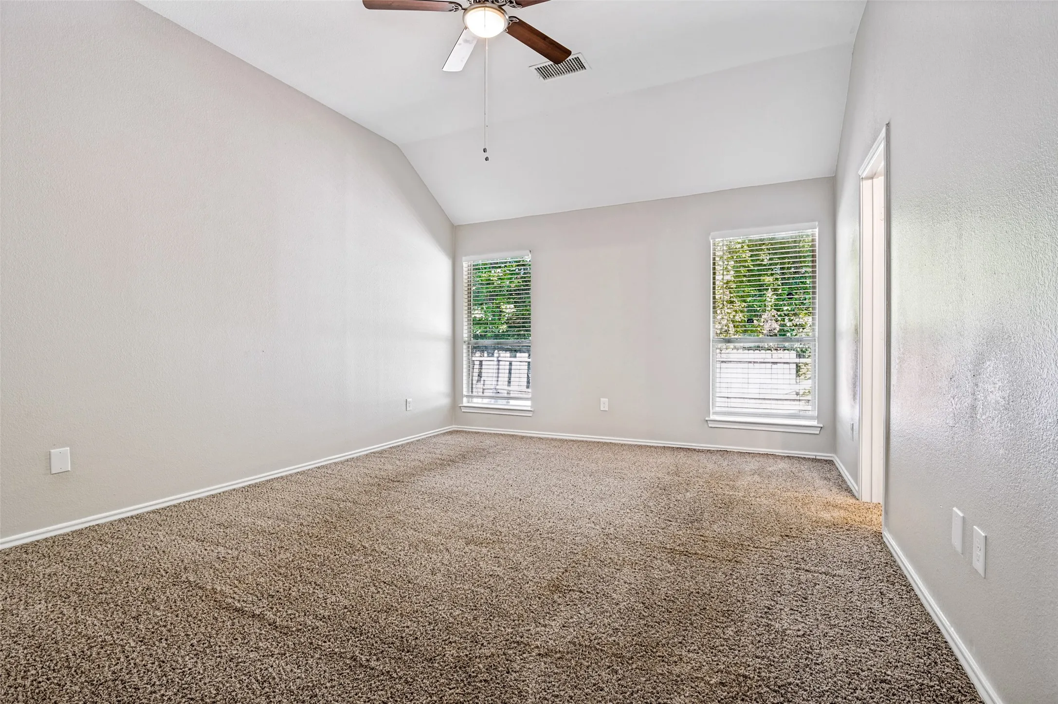 Single Family Residence For Rent in Dallas County , 517 Saddlebrook Drive, Lancaster, Texas 75146, 3 Bedroom, 2 Bathroom, 2 Garage spaces, 1,804 Sqft, built in 2002, mls#21383547, Real Estate Agent in Lancaster, Homes For Rent in Dallas county, Homes For Rent in Lancaster, Realtor in Lancaster Texas, Real Estate Brokerage Independent Realty Texas, Luminita Cordes Realtor