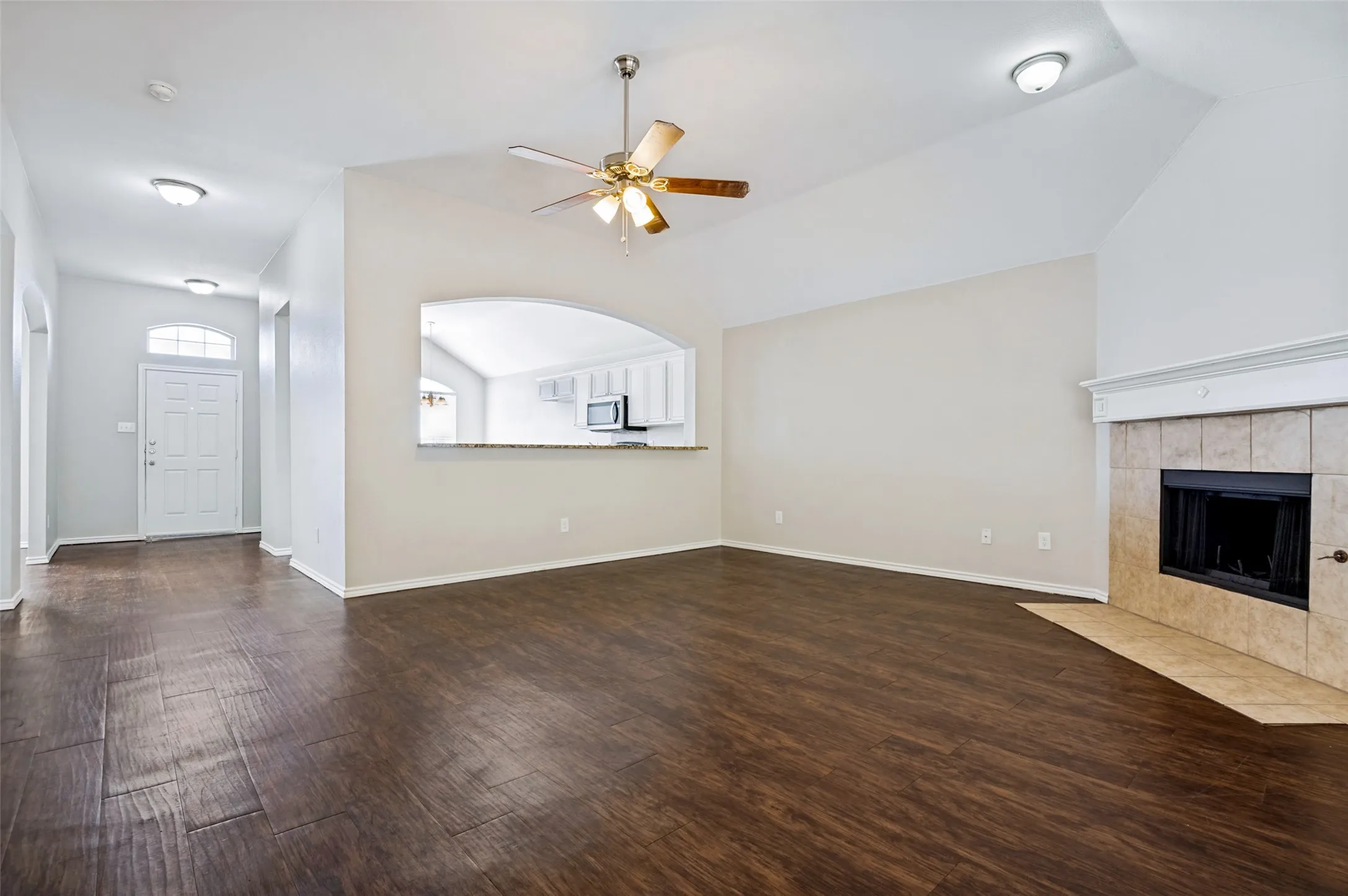 Single Family Residence For Rent in Dallas County , 517 Saddlebrook Drive, Lancaster, Texas 75146, 3 Bedroom, 2 Bathroom, 2 Garage spaces, 1,804 Sqft, built in 2002, mls#21383547, Real Estate Agent in Lancaster, Homes For Rent in Dallas county, Homes For Rent in Lancaster, Realtor in Lancaster Texas, Real Estate Brokerage Independent Realty Texas, Luminita Cordes Realtor