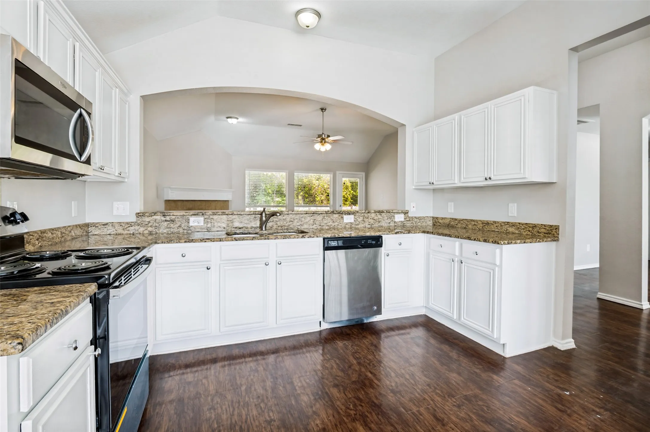 Single Family Residence For Rent in Dallas County , 517 Saddlebrook Drive, Lancaster, Texas 75146, 3 Bedroom, 2 Bathroom, 2 Garage spaces, 1,804 Sqft, built in 2002, mls#21383547, Real Estate Agent in Lancaster, Homes For Rent in Dallas county, Homes For Rent in Lancaster, Realtor in Lancaster Texas, Real Estate Brokerage Independent Realty Texas, Luminita Cordes Realtor