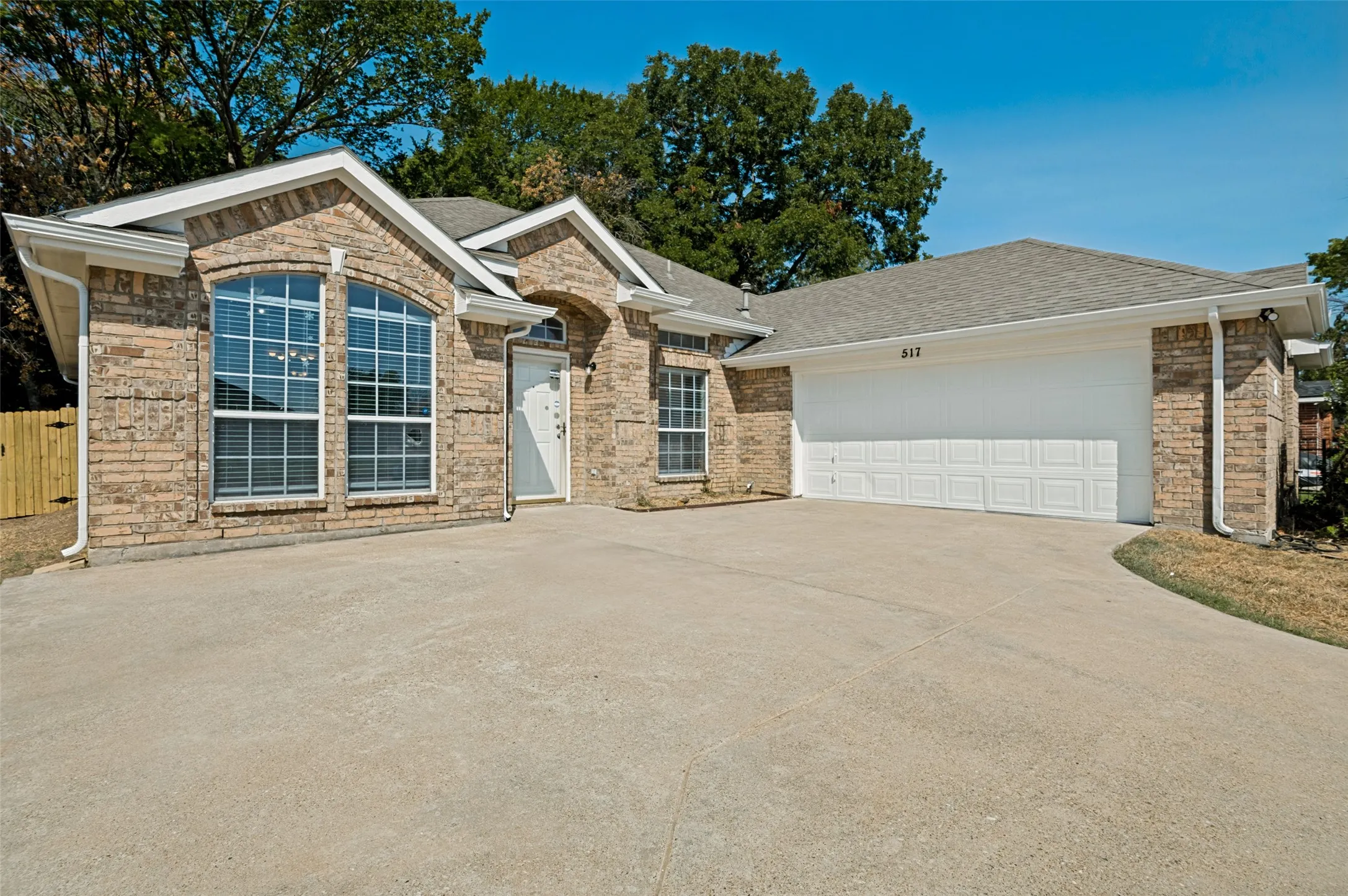 Single Family Residence For Rent in Dallas County , 517 Saddlebrook Drive, Lancaster, Texas 75146, 3 Bedroom, 2 Bathroom, 2 Garage spaces, 1,804 Sqft, built in 2002, mls#21383547, Real Estate Agent in Lancaster, Homes For Rent in Dallas county, Homes For Rent in Lancaster, Realtor in Lancaster Texas, Real Estate Brokerage Independent Realty Texas, Luminita Cordes Realtor