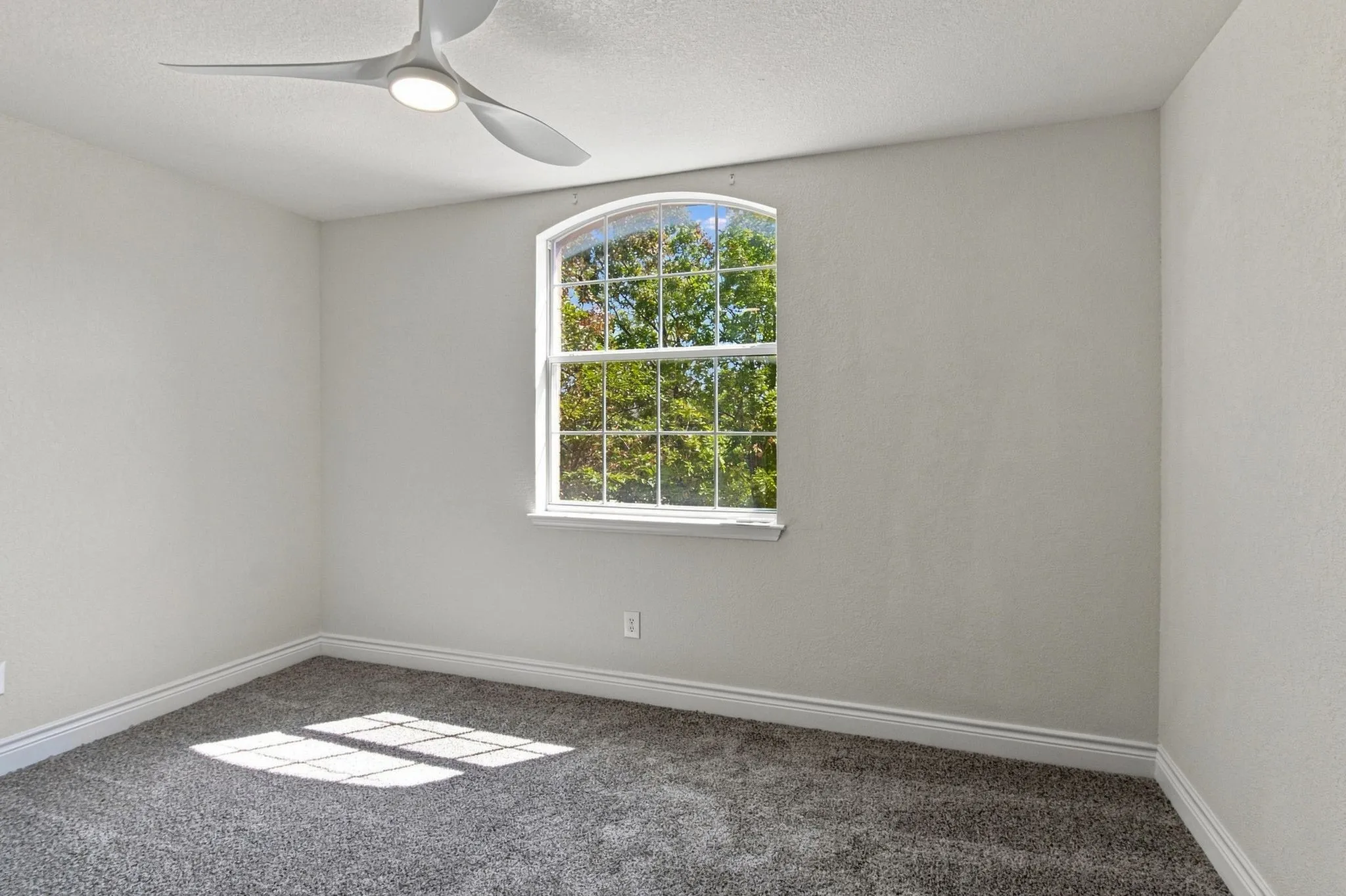 Single Family Residence For Sale in Tarrant County , 7113 Top Rail Run, Fort Worth, Texas 76179, 5 Bedroom, 3 Bathroom, 3 Garage spaces, 3,287 Sqft, built in 2001, mls#21383169, Real Estate Agent in Fort Worth, Homes For Sale in Tarrant county, Homes For Sale in Fort Worth, Realtor in Fort Worth Texas, Real Estate Brokerage Independent Realty Texas, Luminita Cordes Realtor