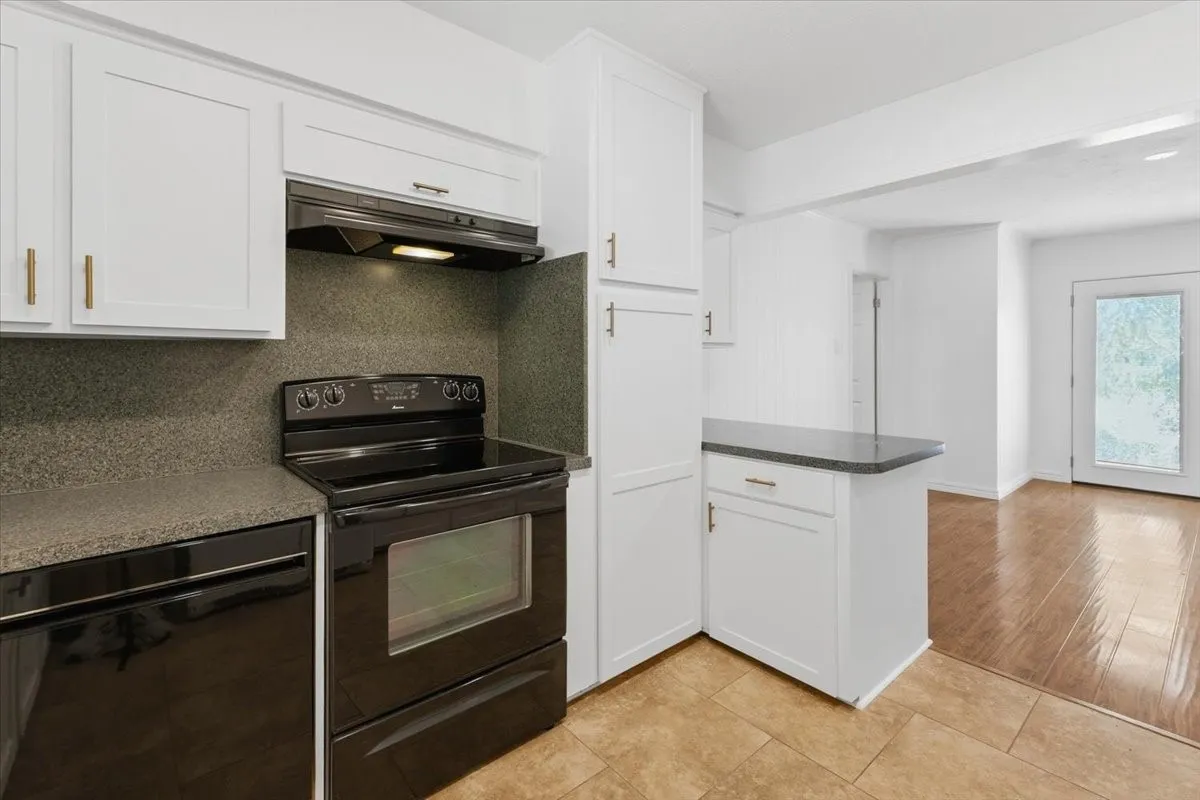Single Family Residence For Rent in Tarrant County , 5533 Sam Calloway Road, Fort Worth, Texas 76114, 3 Bedroom, 2 Bathroom, 1 Garage spaces, 1,625 Sqft, built in 1960, mls#21382594, Real Estate Agent in Fort Worth, Homes For Rent in Tarrant county, Homes For Rent in Fort Worth, Realtor in Fort Worth Texas, Real Estate Brokerage Independent Realty Texas, Luminita Cordes Realtor