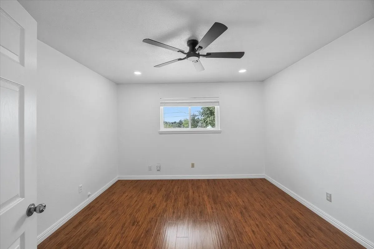 Single Family Residence For Rent in Tarrant County , 5533 Sam Calloway Road, Fort Worth, Texas 76114, 3 Bedroom, 2 Bathroom, 1 Garage spaces, 1,625 Sqft, built in 1960, mls#21382594, Real Estate Agent in Fort Worth, Homes For Rent in Tarrant county, Homes For Rent in Fort Worth, Realtor in Fort Worth Texas, Real Estate Brokerage Independent Realty Texas, Luminita Cordes Realtor
