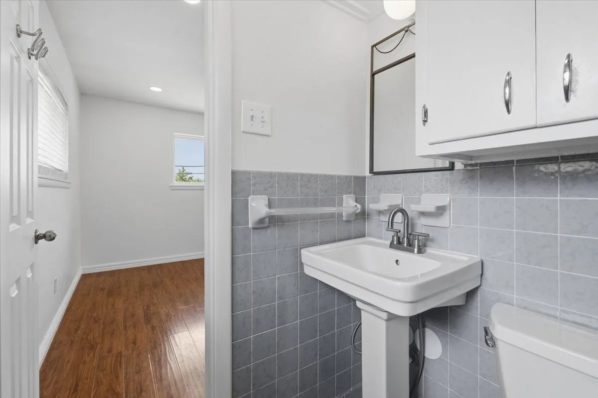 Single Family Residence For Rent in Tarrant County , 5533 Sam Calloway Road, Fort Worth, Texas 76114, 3 Bedroom, 2 Bathroom, 1 Garage spaces, 1,625 Sqft, built in 1960, mls#21382594, Real Estate Agent in Fort Worth, Homes For Rent in Tarrant county, Homes For Rent in Fort Worth, Realtor in Fort Worth Texas, Real Estate Brokerage Independent Realty Texas, Luminita Cordes Realtor