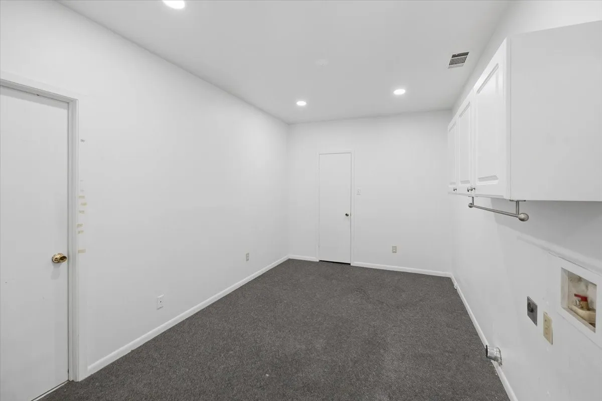 Single Family Residence For Rent in Tarrant County , 5533 Sam Calloway Road, Fort Worth, Texas 76114, 3 Bedroom, 2 Bathroom, 1 Garage spaces, 1,625 Sqft, built in 1960, mls#21382594, Real Estate Agent in Fort Worth, Homes For Rent in Tarrant county, Homes For Rent in Fort Worth, Realtor in Fort Worth Texas, Real Estate Brokerage Independent Realty Texas, Luminita Cordes Realtor